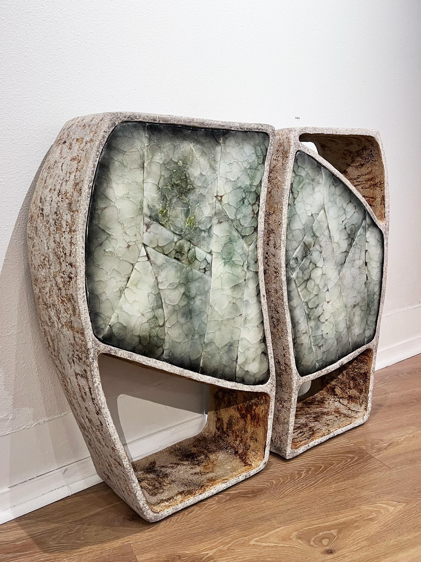 ✨ RETOUR sur la Console « Amalgame »
Fruit d’une belle collaboration avec @boriscappe, artiste céramiste.
Grès avec intégration d’émaux sur cuivre texturés, montée à la main avec soin.
ORIGINE est une collection née d’une réflexion sur la nature profonde des matériaux que nous façonnons. Elle rend hommage à la terre et aux minéraux, éléments bruts et fondateurs de notre matière première.
À la croisée de l’art, du design et du savoir-faire, cette collection interroge, elle ne cherche pas à dominer mais à révéler ce que la nature a à nous dire.
Déclinaison mobilier, tableau, objet d’art
📍Collection en évolution, à retrouver au @_studioparallele_
