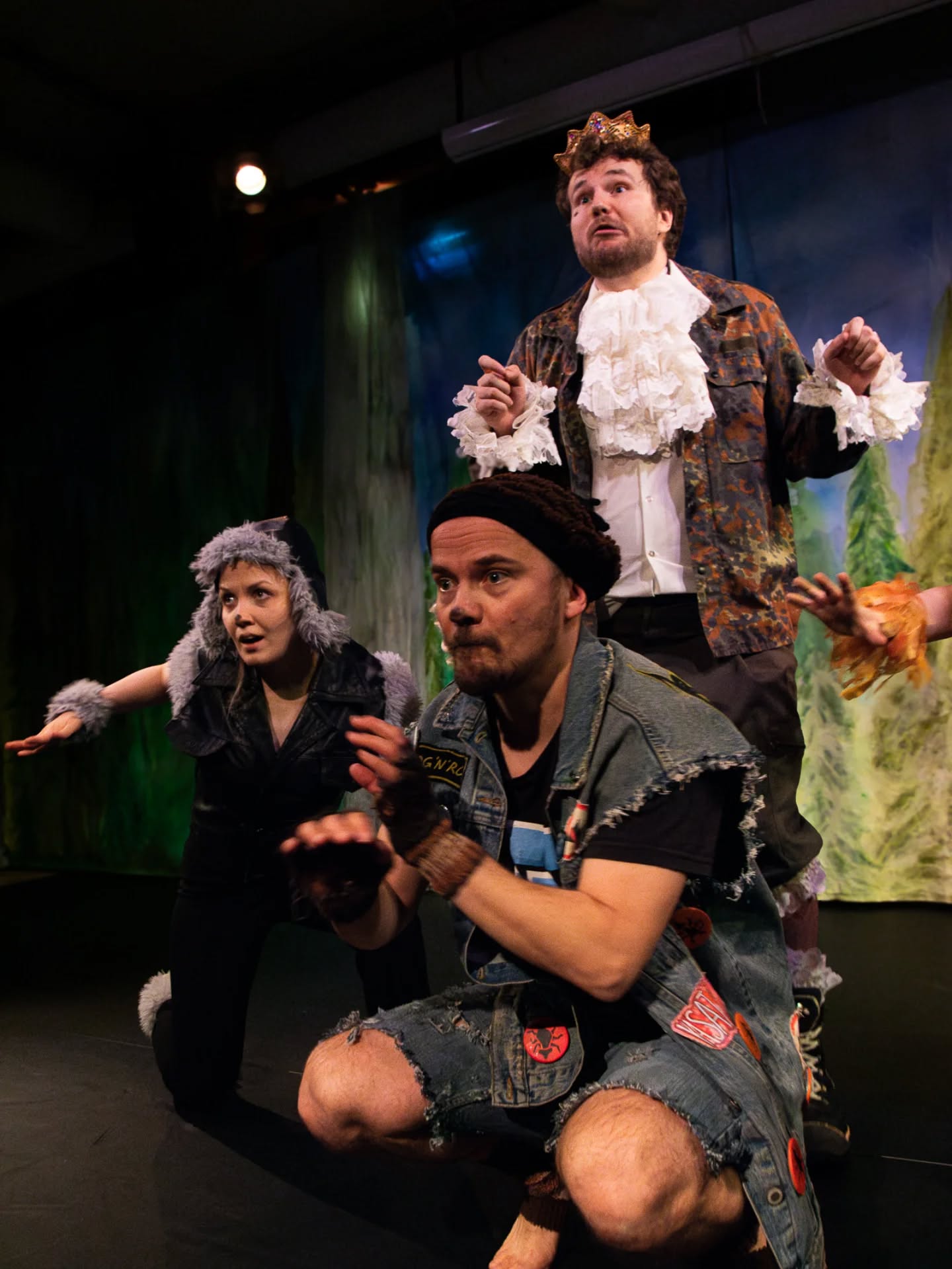 Vielä ehtii katsomaan paljon kiitosta saaneen Ootko mun kaverlji? musiikkinäytelmän Joensuun Pakkahuoneella! Tervetuloa!
Viimeiset esitykset:
ke 6.1.klo 15
pe 9.1.klo 18
la 10.1.klo 15
ke 14.1.klo 18
Tule kokemaan sadun taikaa ja auttamaan Kaverljeita seikkailumatkansa haasteissa! Hauskan, vauhdikkaan ja jännittävän tarinan parissa ovat viihtyneet niin lapset kuin aikuisetkin 😊
Liput ja lisätiedot www.vaarapyora.com
Kuva @_anigo__
#tuekulttuuria #teatteri #tammikuu
#musiikkinäytelmä
#lastenkulttuuri