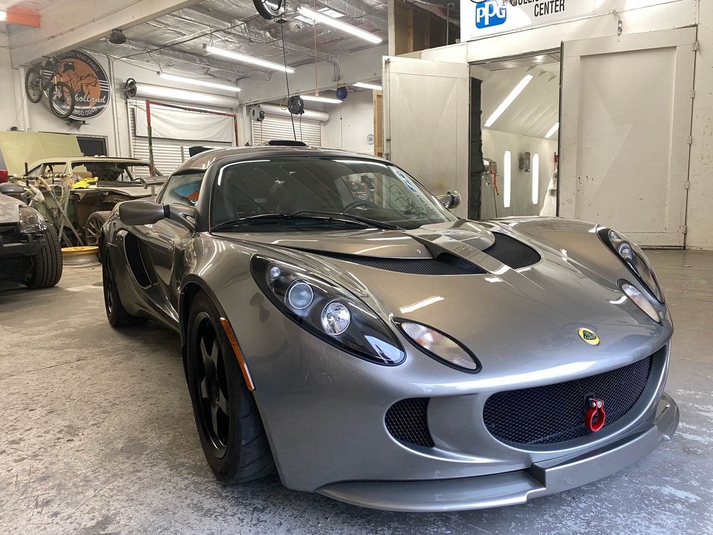 Huge thanks to @secret_chimp for trusting us with the paint repair on his Exige. Always a pleasure working on such a special car and making sure it leaves looking its best. We appreciate the trust
#LotusExige #LotusCars #Exige #PaintRepair #AutoBody #CollisionRepair #ExoticCars #PerformanceCars #CarRestoration #BodyShopLife #CarCollectors