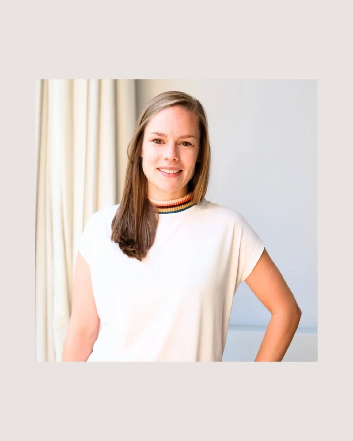 Vorige week deed ik mijn laatste huisbezoekje voor Vroedvrouwenpraktijk De Ronding... 😔
Ik stond mee aan de wieg van deze praktijk, en wat een bijzonder parcours is het geweest! Samen bouwen, groeien, zoeken en vinden — met zoveel engagement, warmte en liefde 🥰
In 2026 bestaat De Ronding 10 jaar, en wat maakt me dat trots! ☺️ Dankbaar om hier deel van te hebben mogen uitmaken, dankbaar voor de geweldige collega's, dankbaar voor alles wat we samen hebben neergezet en voor de vele gezinnen die we mochten begeleiden 🙏🏼
Ik kijk terug met een vol hart en heel veel liefde!
Dankjewel aan iedereen die mee De Ronding heeft gemaakt tot wat het vandaag is 🤍
Groetjes,
Gwen
#afscheid