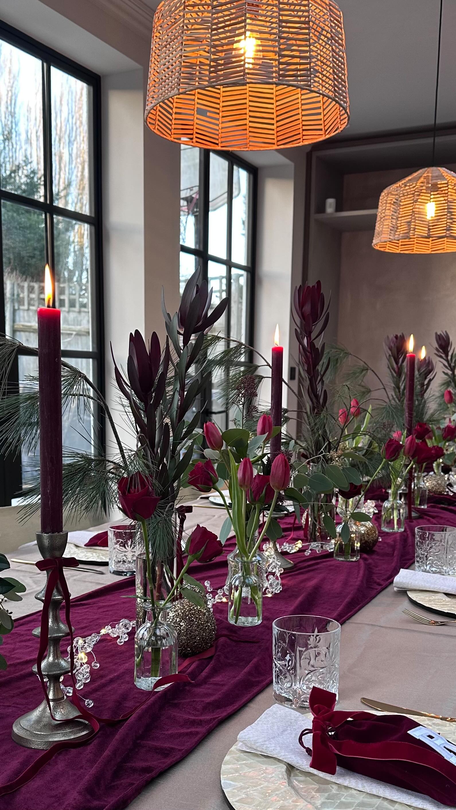 Watch to the end for the best moves 🎄✨
We flew back just in time, and somehow Christmas Day came together in the most perfect way. Family took care of so much – food, desserts, drinks, the laughs, the energy – and it felt effortless because it was shared. Everyone brought something, everyone pitched in, and everyone stayed to clean up together.
From the table filled with love, to everyone sitting together, my husband delivering what felt like his own King’s Speech, uncontrollable laughter, naughty Santa moments, and the most creative gifts… it was joyful, chaotic, warm and exactly how Christmas should be.
Games organised by @jennicapatel & @monica.magan kept everyone entertained and in stitches. Every moment reminded me why this is my favourite time of the year.
So grateful for my people 🤍🎄