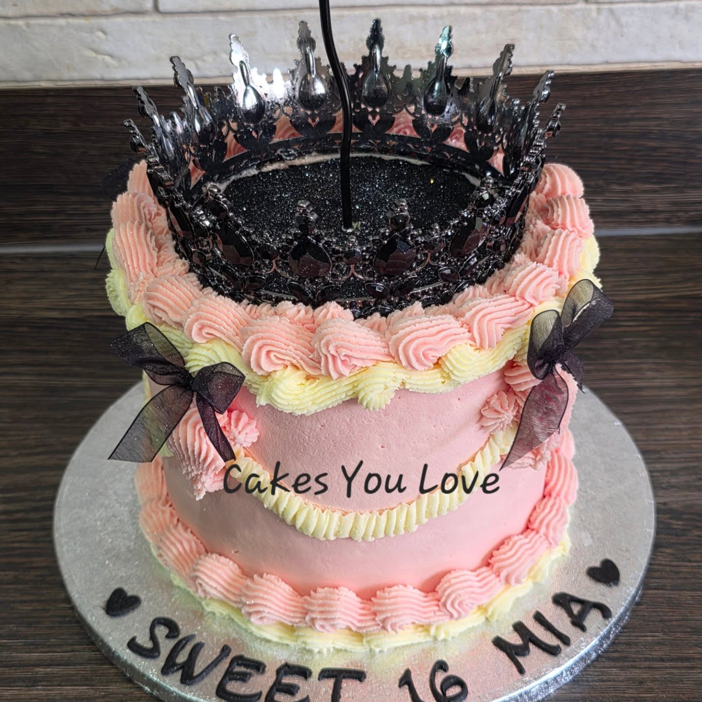 This was a cute cake - there's a layer of edible glitter on top of greaseproof paper, so that when the candle is blown out the glitter sparkles through the air. The crown is also designed to be worn by the birthday girl and is non edible