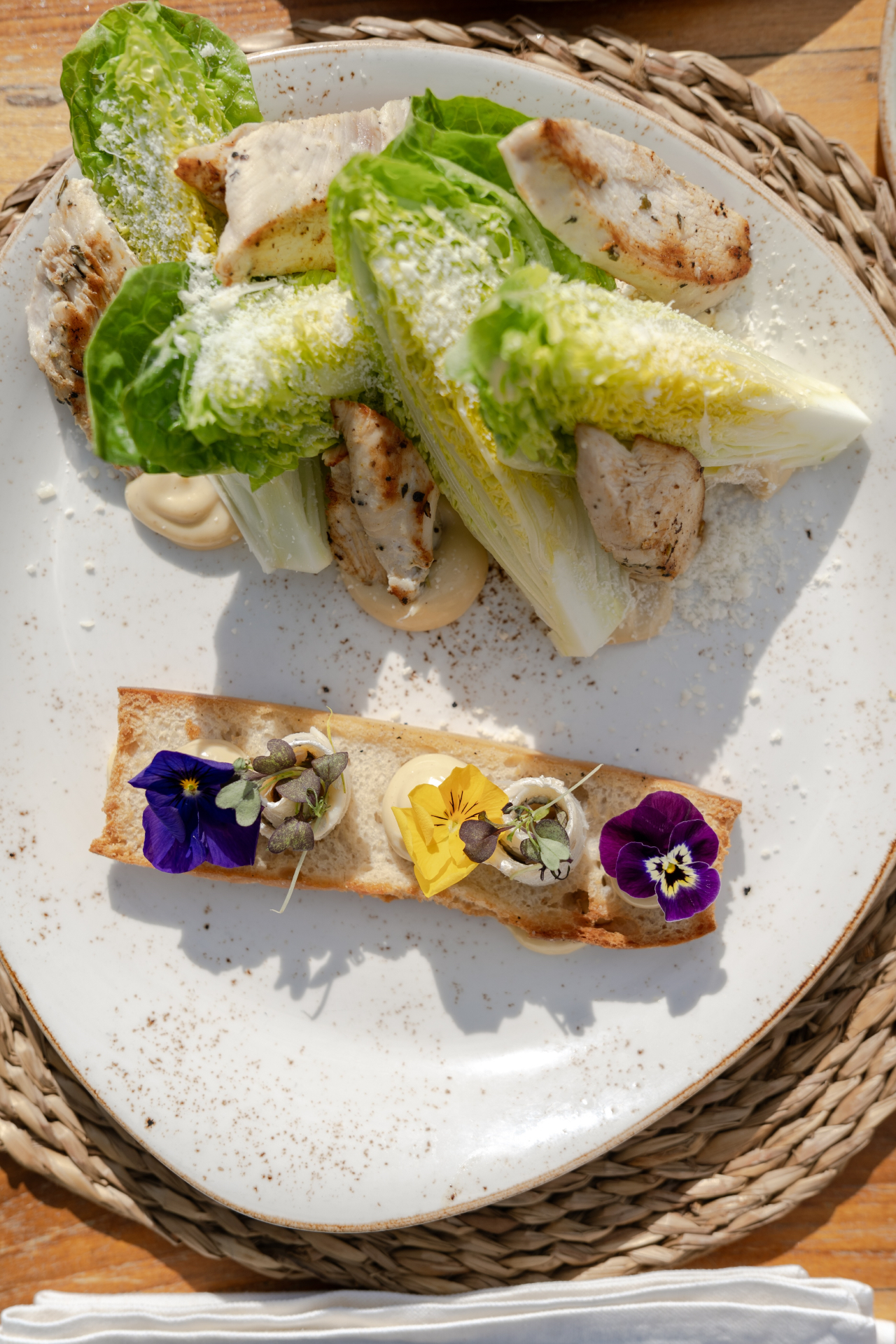 Luuma is where the Mediterranean is meant to be enjoyed slowly: warm light, natural textures and dishes that honour fresh, honest ingredients. A space designed for pure, effortless pleasure 🌿✨
#luumabeachrestaurant #luumabeachmarbella #marbellaweekend #marbellatrip #marbellalifestyle #marbellaspain #marbellavacation #elrosariobeach