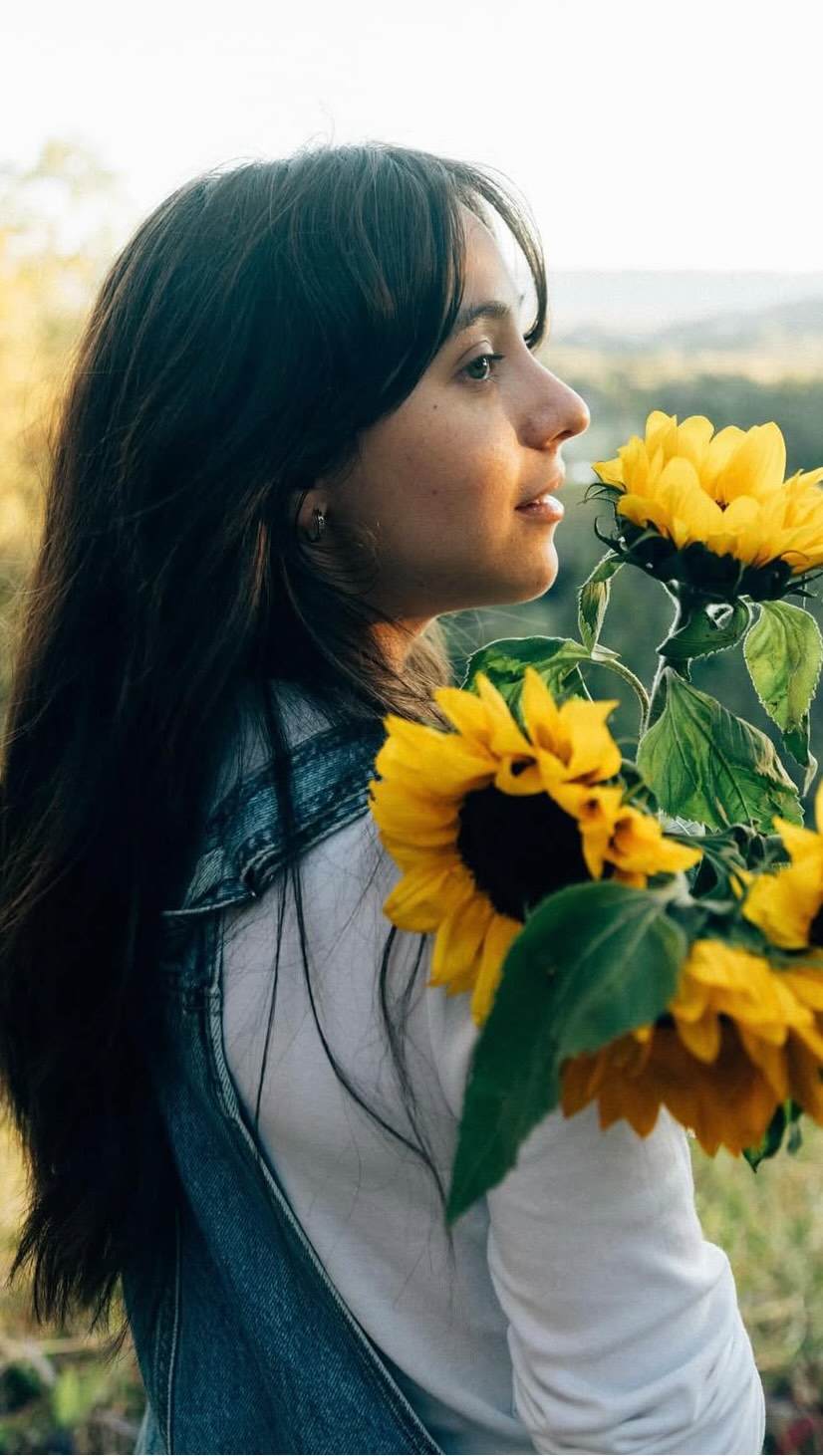 KIORE is a Brisbane born artist with a heart that reaches the farthest corners of the earth. Fostering a community spirit is crucial to KIORE’s creative process, as is reflecting the proud roots of her Māori and Cook Islander heritage. KIORE’s style verges on genres in her self-proclaimed style of “Heart and Soul”, which encompasses a fusion of anything from Soul, RnB, Pop, Jazz and Funk to create a dynamic, interactive soundscape for her audience. Her essence and direction aims to continue along a journey of discovering and uncovering, listening and speaking stories that are underpinned by various musical scapes and explorations.
Resident journo @hazelmeimusic caught up with @kiore.music at @woodfordfolkfestival to talk about her new EP ‘Seedling’ 🌻
Covert by @gabirankinecreative