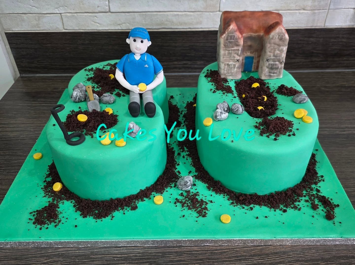 An 80th celebration cake for a metal detecting enthusiast. The building represents the museum where they volunteer