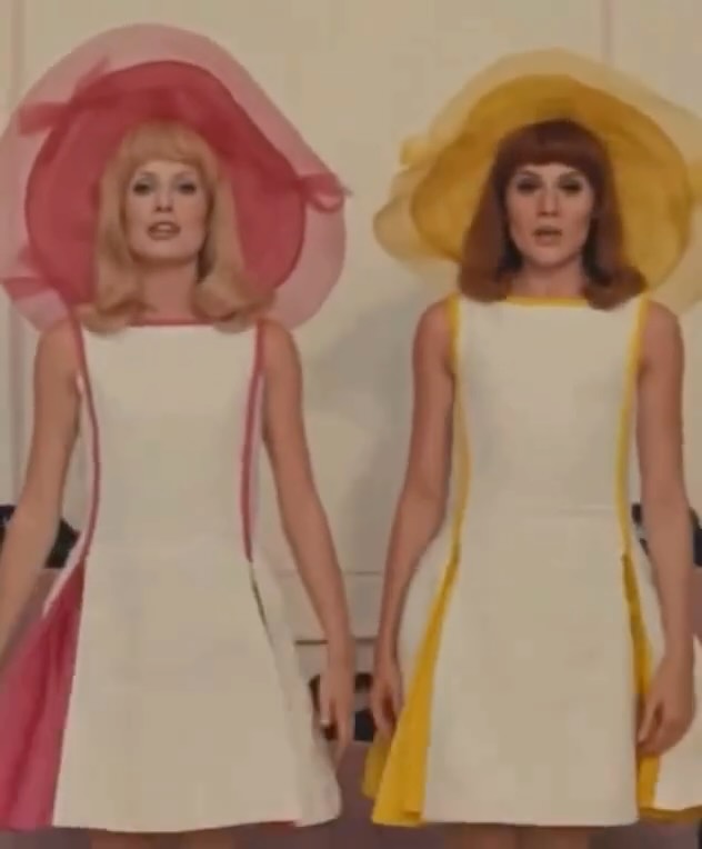Les demoiselles de Rochefort 1967 - hats by Jean Barthet
#couture #hats #lesdemoisellesderochefort #catherinedeneuve #cinema