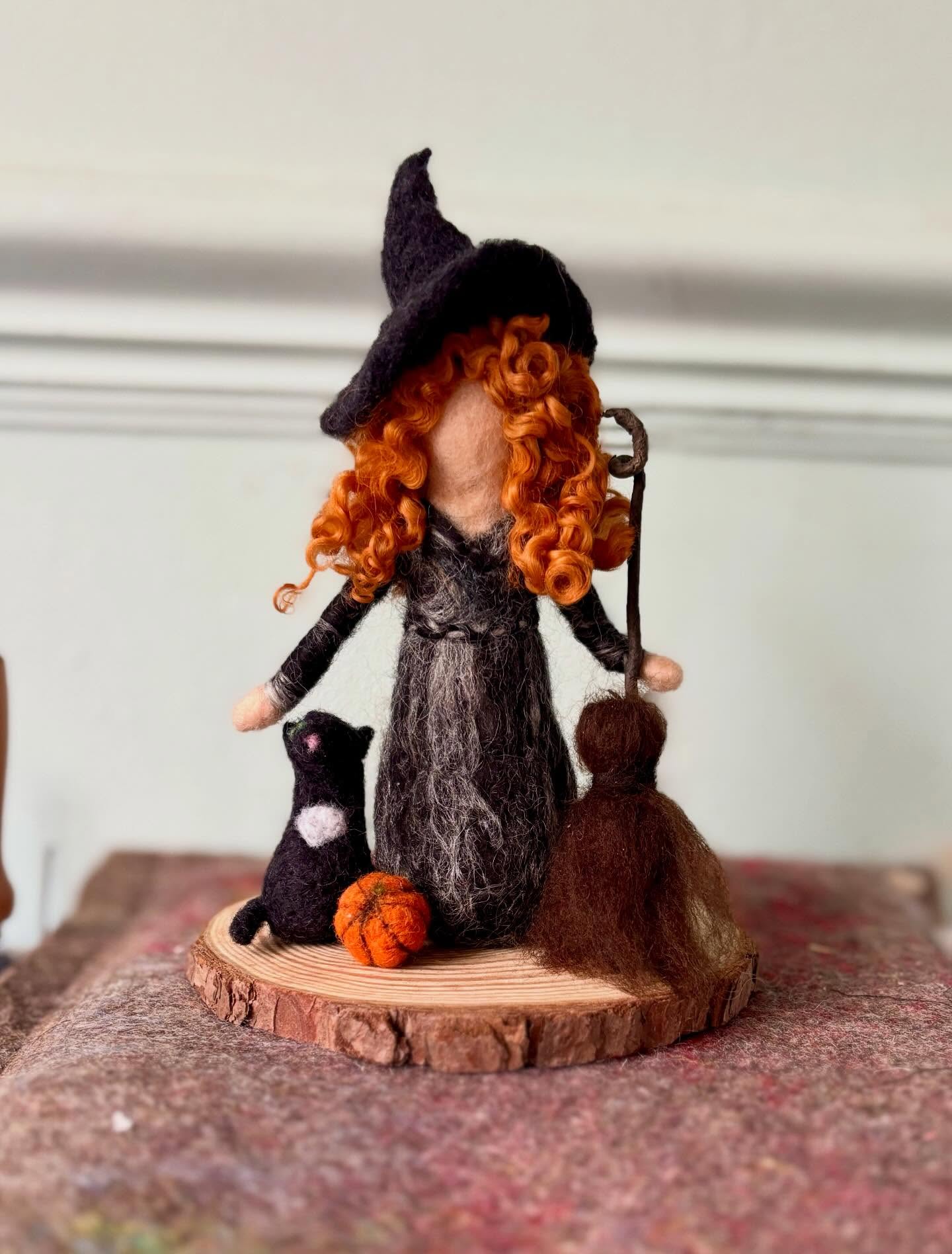 Wishing you all had a fab Christmas! Here’s a custom order witch for @kittydinners with her very own black cat, a mini pumpkin & broom. All made by hand using just wool and wire armature which took hours to make. 🧙🏻🐈⬛🎃🧹💖
#needlefelt #needlefeltingsculpture #madewithwool #witchornament #northants