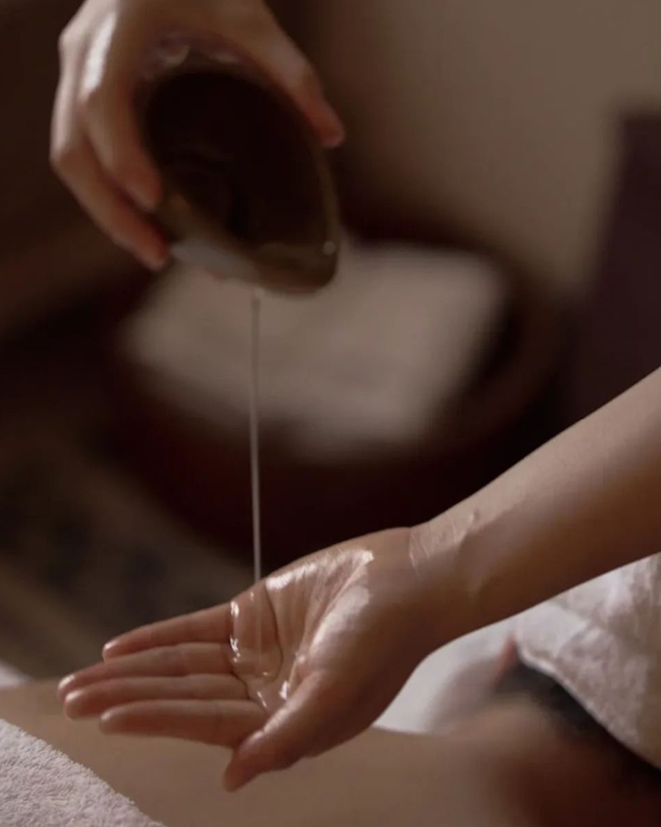 ¿Necesitas un reset invernal? ⬇️
Para después de fiestas lo que más te recomendamos es:
UN TRATAMIENTO CORPORAL
Masaje manual que emplea técnicas milenarias del mundo de belleza, acompañado de un tratamiento nutritivo y/o reafirmante intensificado con maderotrapia o Aparatología multifuncional dependiendo las necesidades de cada cliente.
Recomendado para modelar y esculpir el cuerpo, mejorar celulitis, adiposidad localizada, firmeza, elasticidad y tonalidad de la piel.
¡VIVE LA EXPERIENCIA EN MANOS DE UN PROFESIONAL!
📣AHORA 50% OFF EN TU PRIMERA SESIÓN!
😉 Código promocional: TRATAMIENTOSALE
#resetinvernal #tratamientocorporal #tratamientopostnavidad #boutiquespacosmetics #skincare