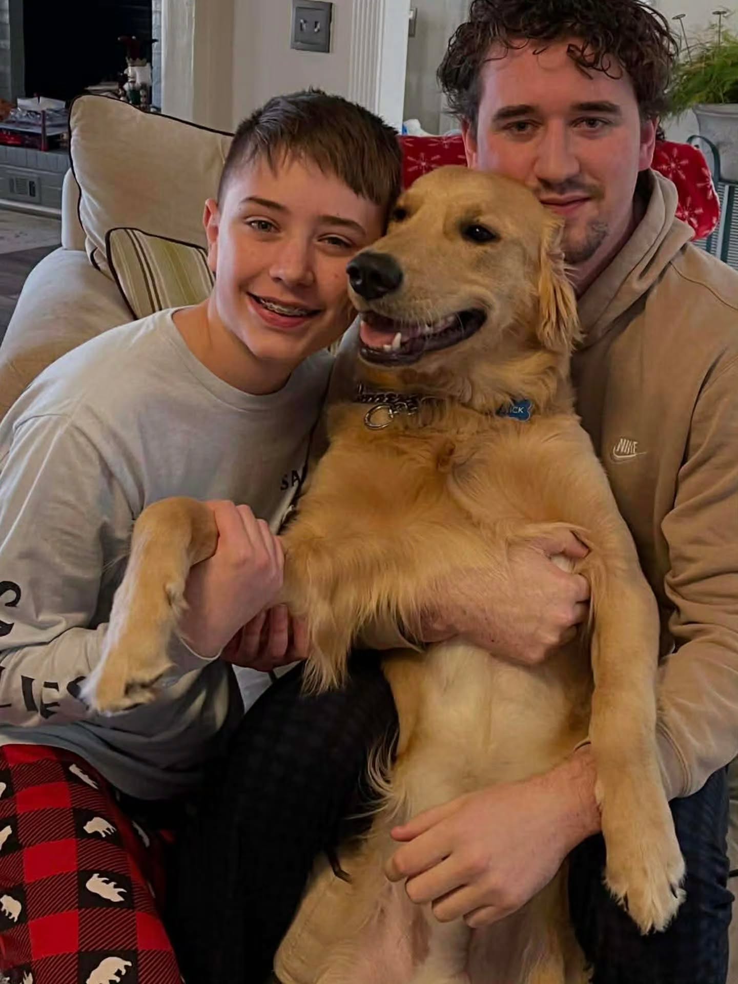 This is Nicholas, Hooper's brother from the same Luna's spring litter. He is a gorgeous big guy with his beautiful family 😍 Thank you so much for sharing your baby pictures with us! ❤️