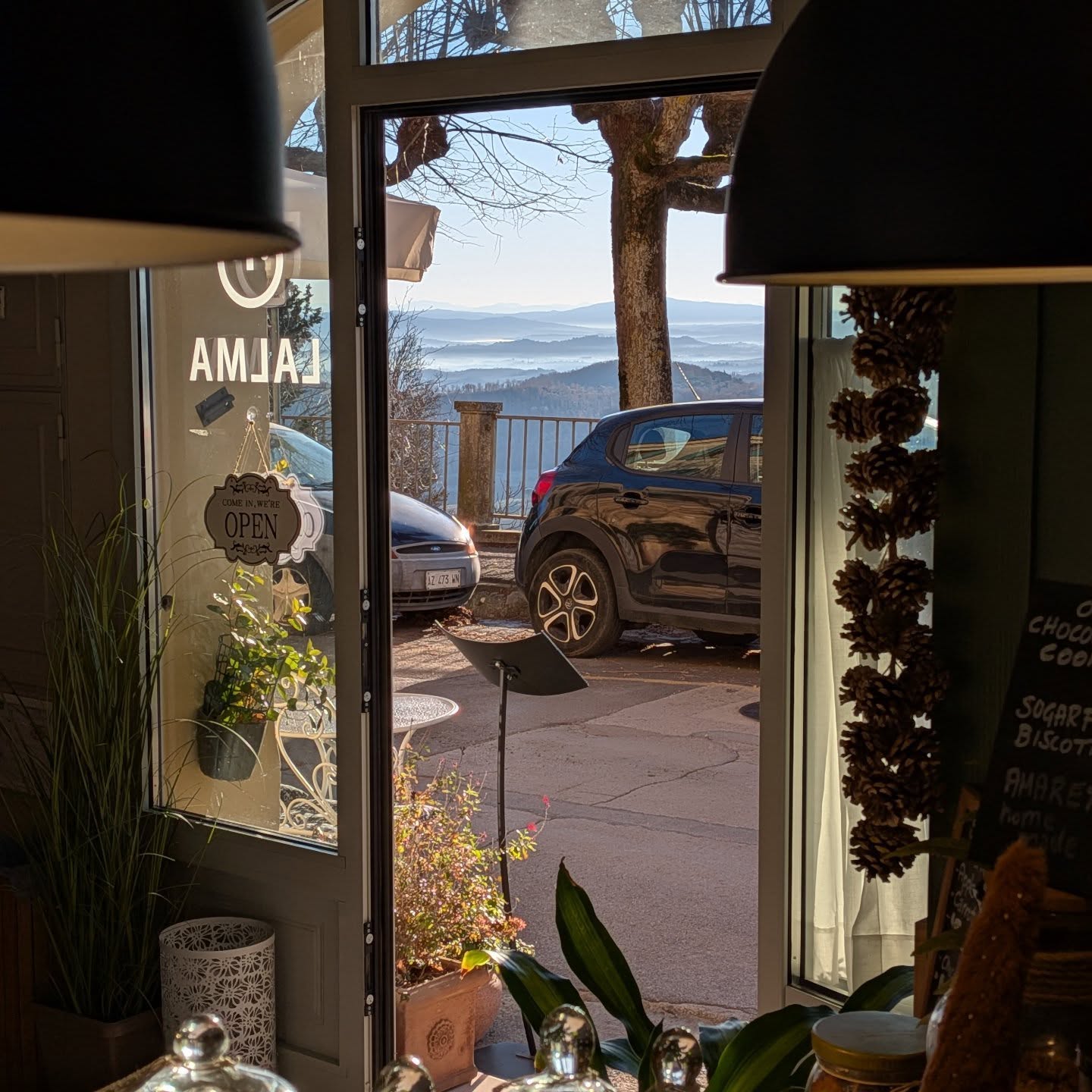 Un caffè, una colazione lenta o un brunch condiviso, con il cielo azzurro davanti agli occhi e il buonumore che arriva naturalmente.
Qui, ogni momento ha il sapore della bellezza ☺️
📍 Find us in the heart of Montepulciano
⏰ Open for breakfast & lunch (closed Thursdays)
✨ #lalmacafe
☺️ #goodfoodisgoodmood
🍳 #breakfast
🥪 #brunch
🥘 #lunch