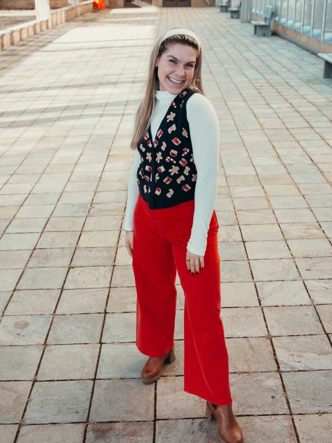 happy holidays 🎄
social meeds has been on the back burner these days.
hope you all are doing so well 💛