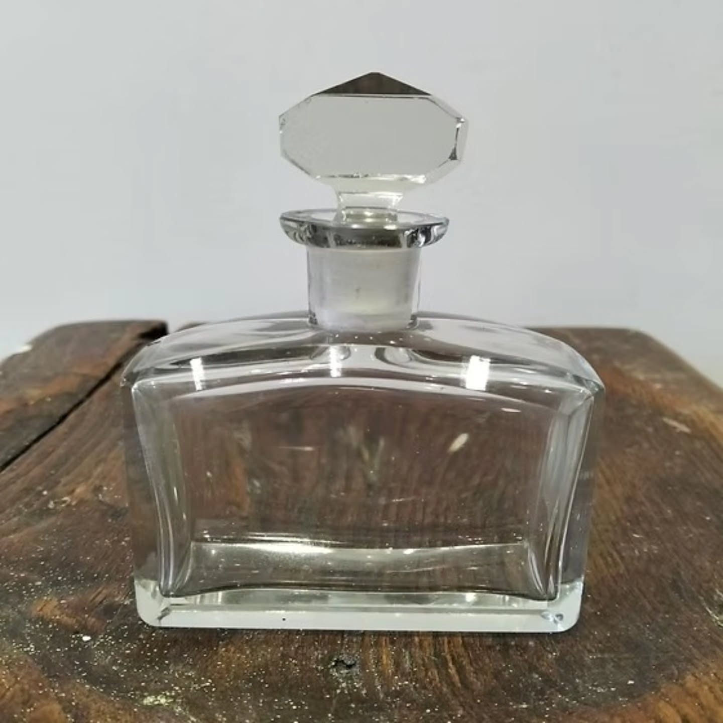 https://www.objetdart-stuff.co.uk/product-page/vintage-art-deco-style-large-heavy-glass-perfume-bottle-with-original-stopper