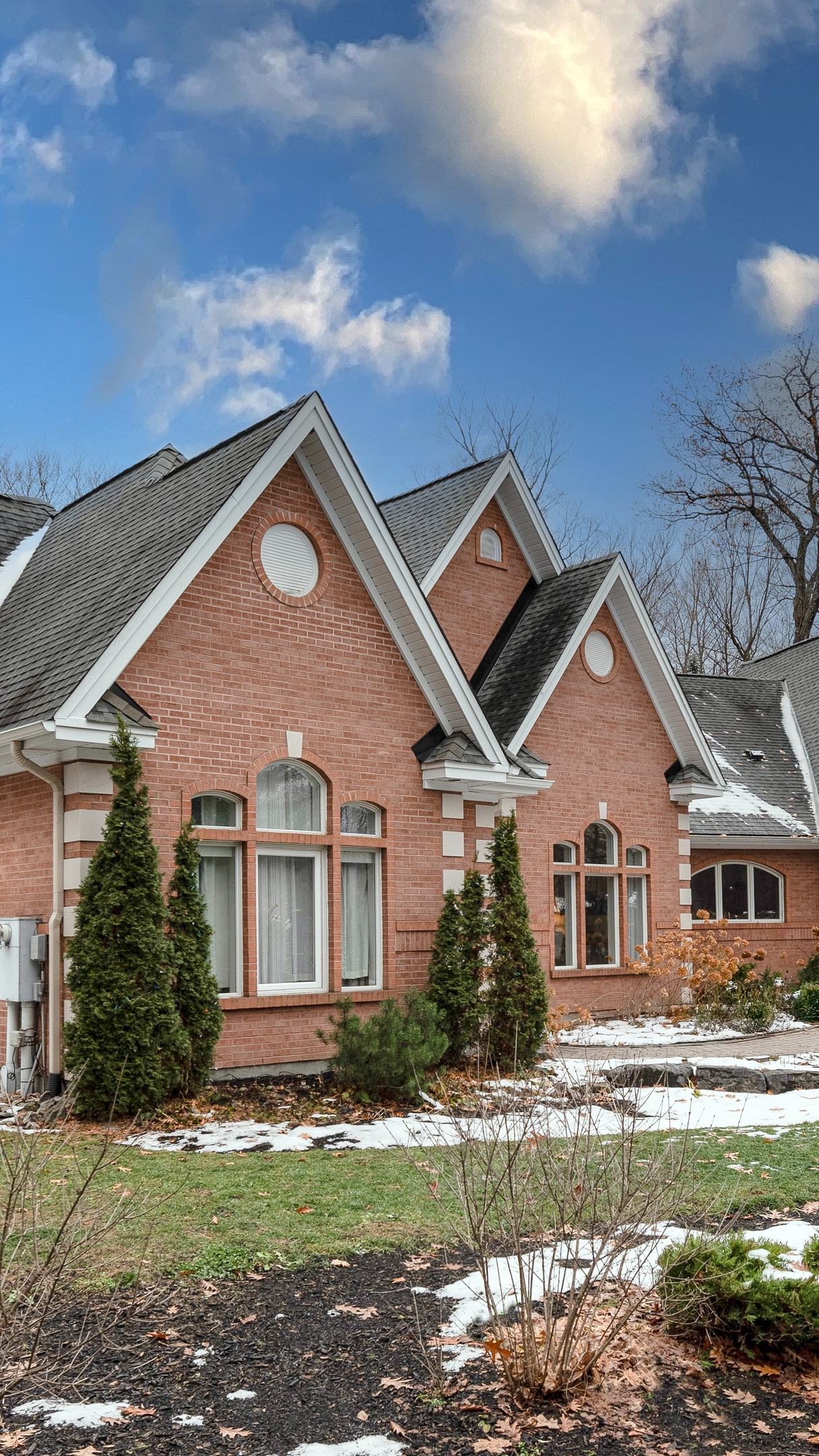 Cinematic walkthrough @ Du Gouverneur Estates in the east end of Ottawa in Cumberland.