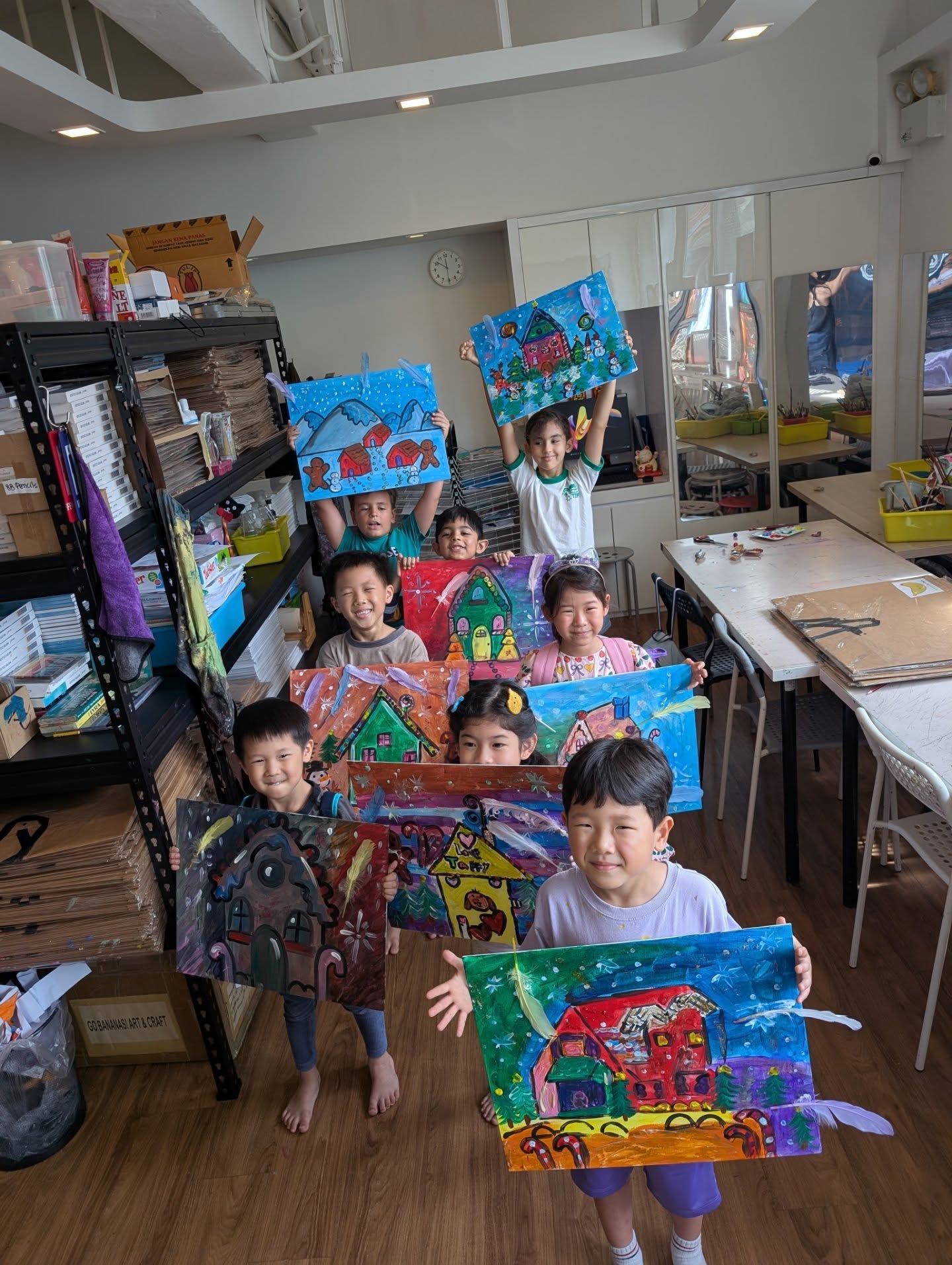 Last camp of the year ❤️
#photooftheday #instaphoto #wintercamp #dec2025 #artcampssofun #artnandcraft #glowinthedarkpaint #artclass #welovepaintingclass #artclass #sofun