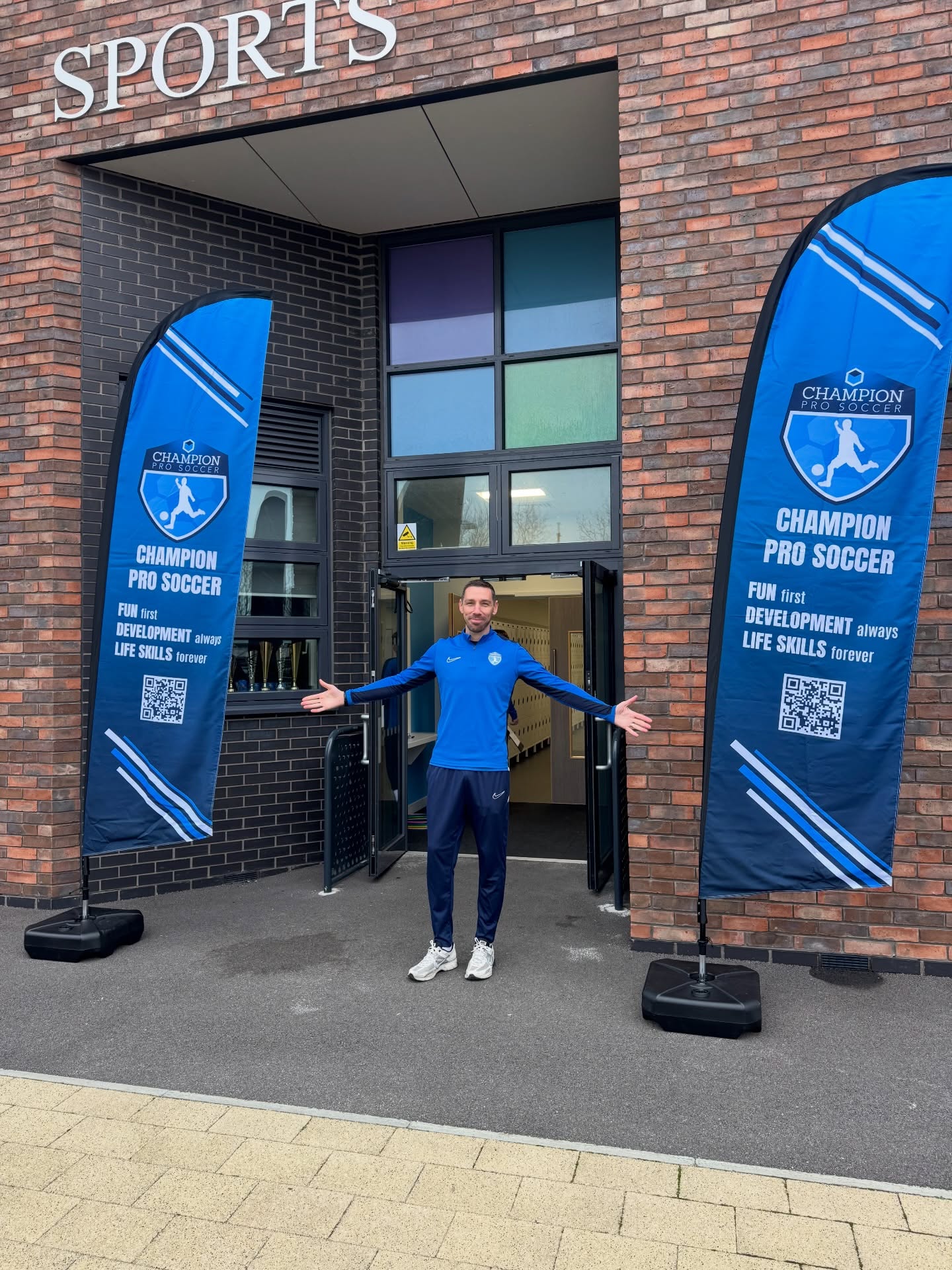 Christmas Camp in full flow! 📸 ⚽️🎅🏼🌟
*
*
Order of the day :
Session 1 - Carousel of football games / reaction games
Session 2 - Skills challenges
Session 3 - 3v3 match play
🤩🎅🏼⚽️🌟