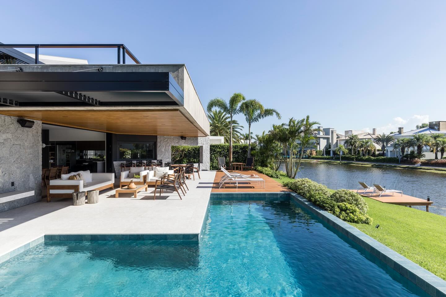 Série Casas de Praia. Casa Nesello, por @galeria_733.
Xangri-Lá, RS
#arquitetura #casabrasileira #casascontemporaneas #galeria733 #casadepraia
_____________________________________________
contato@galeria733.com.br
Fone: (51) 3416-0412
•
GALERIA 733