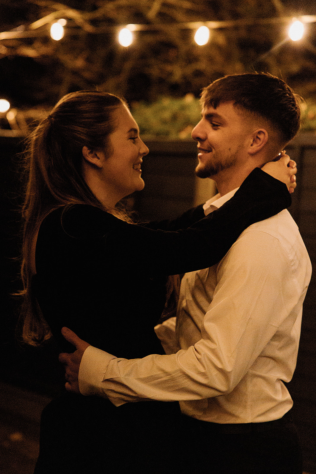 A cosy, intimate glow for their first moments as fiancรฉs ๐
Venue: @deveretortworthcourt ๐
Photography: @hannahwarmishamweddings ๐ท
#cotswolds #engaged #bridetobe #shesaidyes #proposal #proposalideas #theknot #hebenttheknee #DeVereTortworthCourt