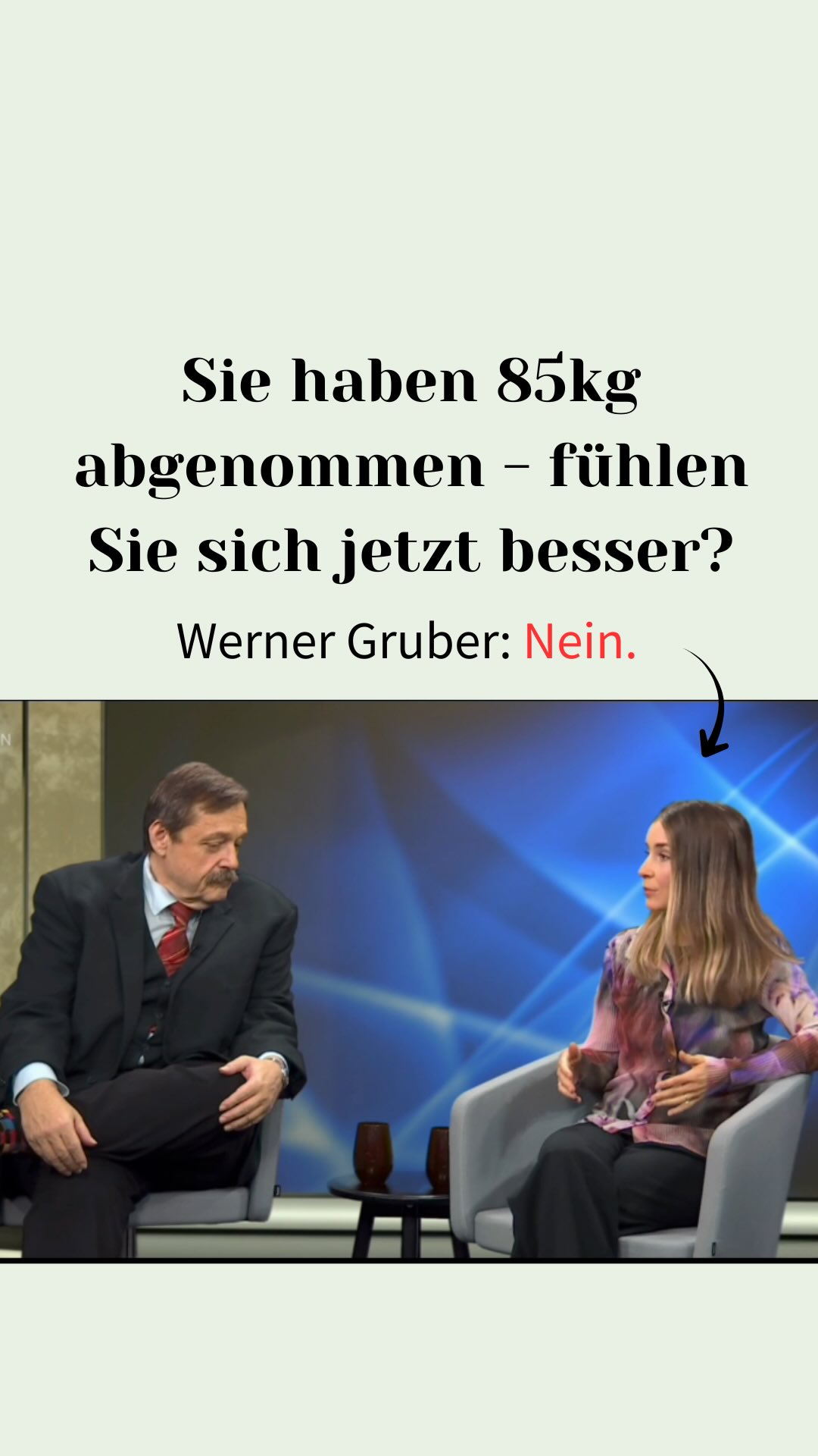 Diese Szene hat’s bis nach Willkommen Österreich* geschafft 😅
Ich wurde oft gefragt wie es mir ging in dieser hitzigen Diskussion - und ganz ehrlich: ich finde es sehr beeindruckend und mutig, dass der Physiker Werner Gruber hier so ehrlich war.
Er hatte eine Magenbypass-OP und damit 85kg abgenommen. Hat sich dadurch etwas an seinem Körpergefühl geändert? Nein.
Nochmal: hat Abnehmen das Körpergefühl verbessert? NEIN.
Was sich dadurch ändert, ist vor allem, dass man besser in diese Welt passt und es sicherer wird. Und das ist genau das, was mir auch die meisten Klient:innen in Gesprächen erzählen.
Leider war nicht genug Zeit, um genauer darauf einzugehen, deshalb hier nochmal kurz ein Statement dazu:
Die Emotionalität beim Thema zeigt mir sehr stark, mit wie viel Leidensdruck das alles verbunden sein muss - manchmal reagieren Menschen aus einem kindlichen / emotionalen Ego-State, wenn es früher starke Verletzungen gegeben hat. Bei vielen dicken Menschen war Bewegung ab Tag 1 mit enorm viel Druck verbunden. Nie ging es um das Körpergefühl, um Spaß oder Freude. Sondern es ging bei den allermeisten in erster Linie darum, den Körper zu verändern.
Später sage ich im Interview noch, dass ich nicht an den inneren Schweinehund glaube - sondern dass uns diese inneren Widerstände etwas sagen wollen.
Klar gibt es Menschen, die Bewegung einfach nicht mögen. In meinem Klientel ist es aber eher so, dass es vor allem an den vielen negativen Erfahrungen liegt, die damit verknüpft sind - und das ist etwas, das in der gewichtsneutralen Therapie aufgearbeitet werden kann, wenn man möchte.
Was macht diese Szene mit dir?
Wenn du dich in einem gewichtsneutralen Safer Space um deine Gesundheit kümmern möchtest: das nächste Food Freedom Programm startet am 15.01 - es sind nur noch 3 Plätze frei.
*Willkommen Österreich ist eine österreichische Late-Night-Sendung, die Politik, Gesellschaft und Medien mit scharfem Humor, Interviews und satirischen Einspielern kommentiert.
#willkommenösterreich #siegfriedmeryn #gewichtsneutral