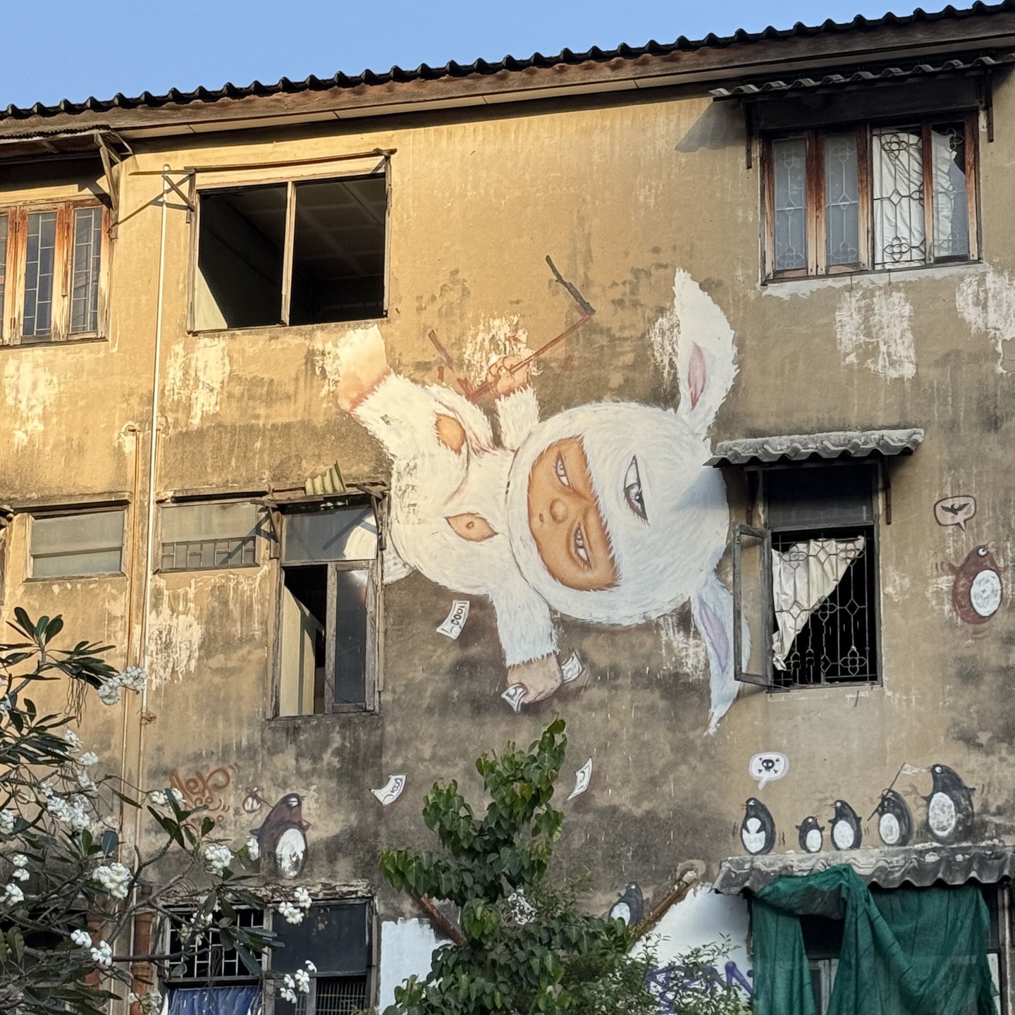 Some kind of relationship? Graffiti Bangkok...
#bangkok #graffiti #dosenkunst #streetarteverywhere #streetartlovers #graffitistyle #spraypaint #londonart #streetart #art #labubu #cartoonstyle