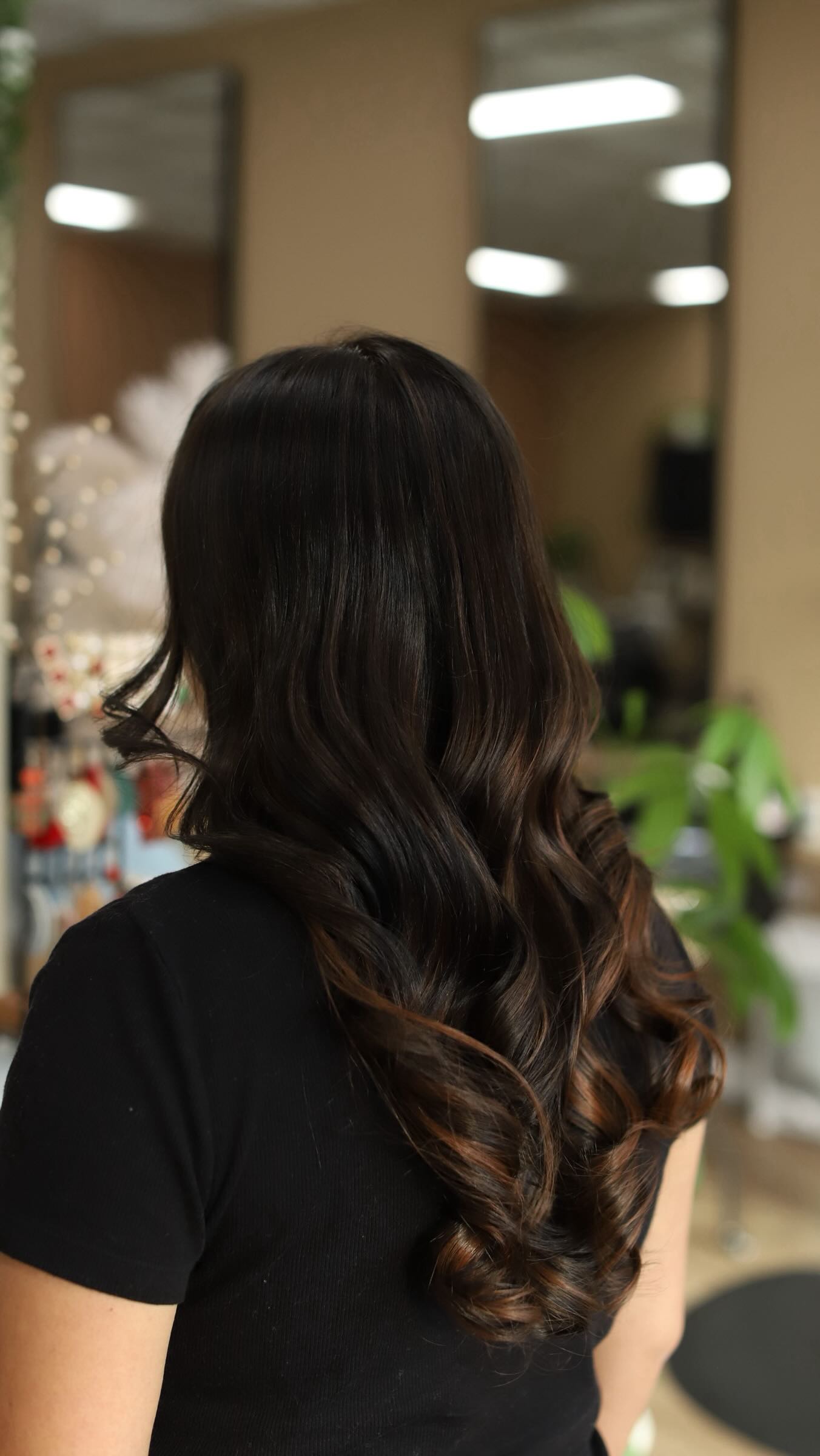 This beauty came in with a bad bleach job and needed a rescue. Rey delivered and gave her confidence back ✨💪
We live for before and afters like this 🙌
.
.
.
.
#artehairstudio #bellevuehair #rentonwa #bellevuewa #rentonhairstylist