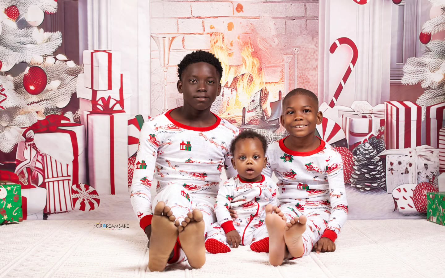 @alainpilgrim x Regina & Family
Merry Christmas
To See the Full Album, Visit My New Online Gallery Link In Bio🙏🏾
#camera #sony #landscape portrait nature love photography life sunset sunrise godisgood beauty beach lens beautifuldestinations barbados caribbean ocean canvas faith light happiness love photoshoot #christmas #studiophotography