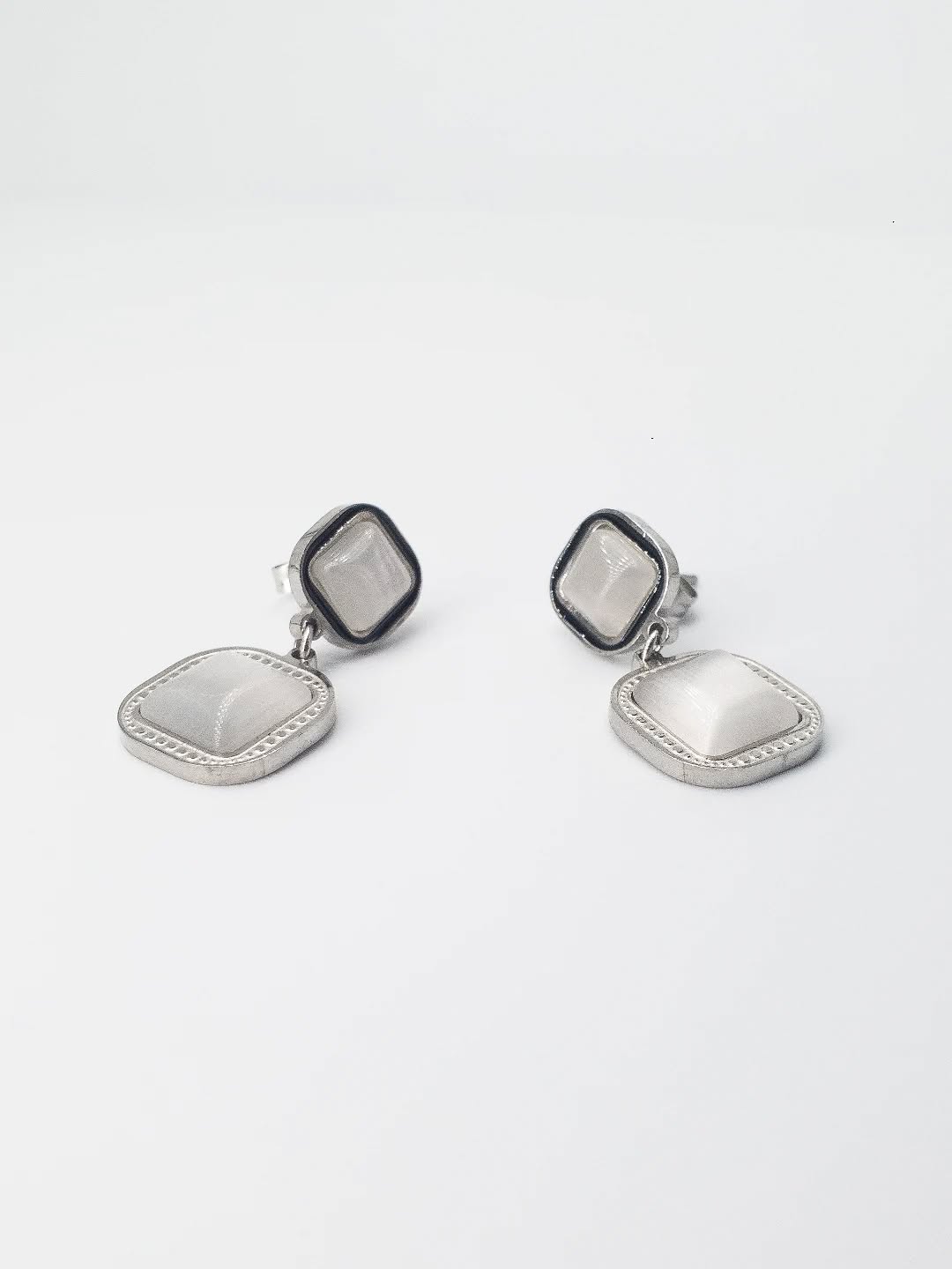 Stella Fortis™ Geometrik Sedef Taşlı Sallantılı Küpe 🔳
#Amazon
#HepsiBurada
#Trendyol
https://www.stellafortis.com.tr/