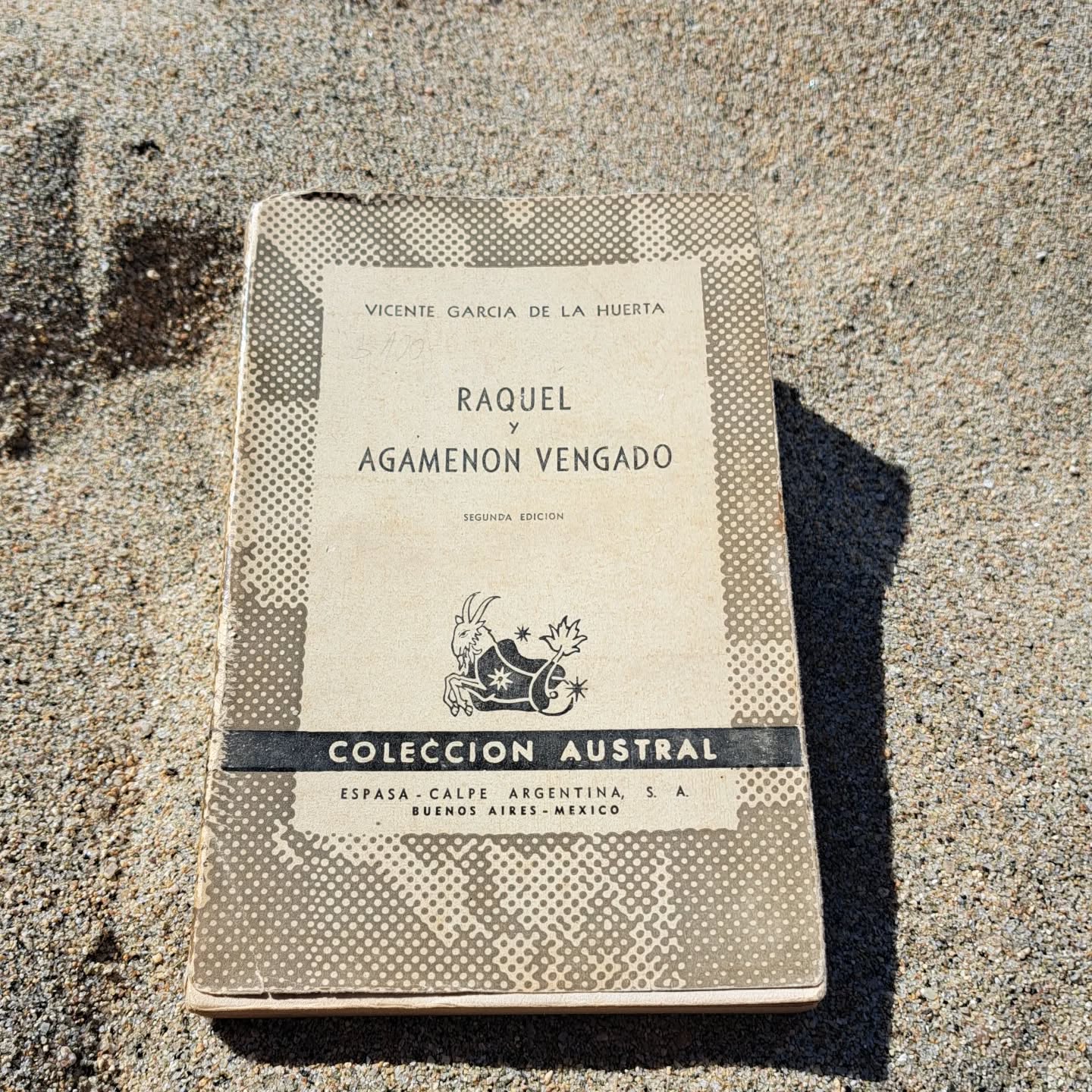 "Raquel", tragedia dell siglo XVIII, escrita por Vicente Garcia de la Huerta. Versa sobre el levantamiento de los nobles castellanos de Toleda en contra de la amante judía del Rey Alfonso Octavo. Raquel, mas ambiciosa y tirana que enamorada; Alfonso, subyugado al embrujo de su amante; García, representante de todos los valores del noble castellano y Rubén, el cobarde consejero de Raquel, son los personajes que articulan este drama.