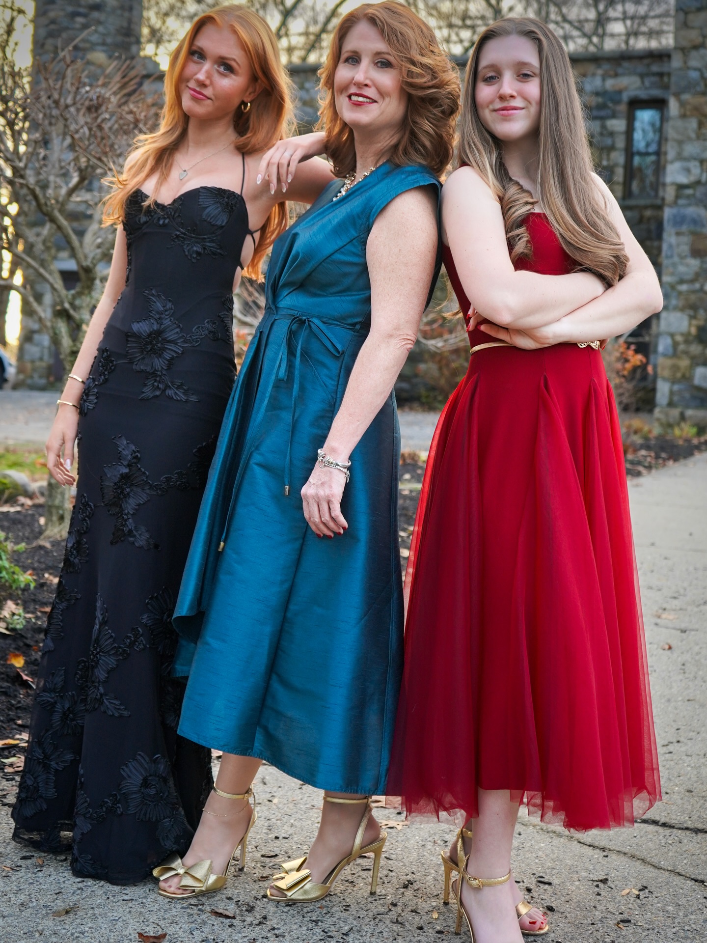 New Year, new energy. Glamour looks good on them ✨
Early November I got the ask for a mom and daughters portrait shoot, but they didn’t want just any family photos, they wanted “fancy”. They brought the statement gowns and holiday glow from head to toe and I captured the moment with this amazing castle backdrop at magic hour 🌅
🥂 Here’s to stepping into the new year wrapped in confidence, glamour, and a little magic 🥂
#onenicephoto #portraitphotographer #familyphotography #familyphotographer