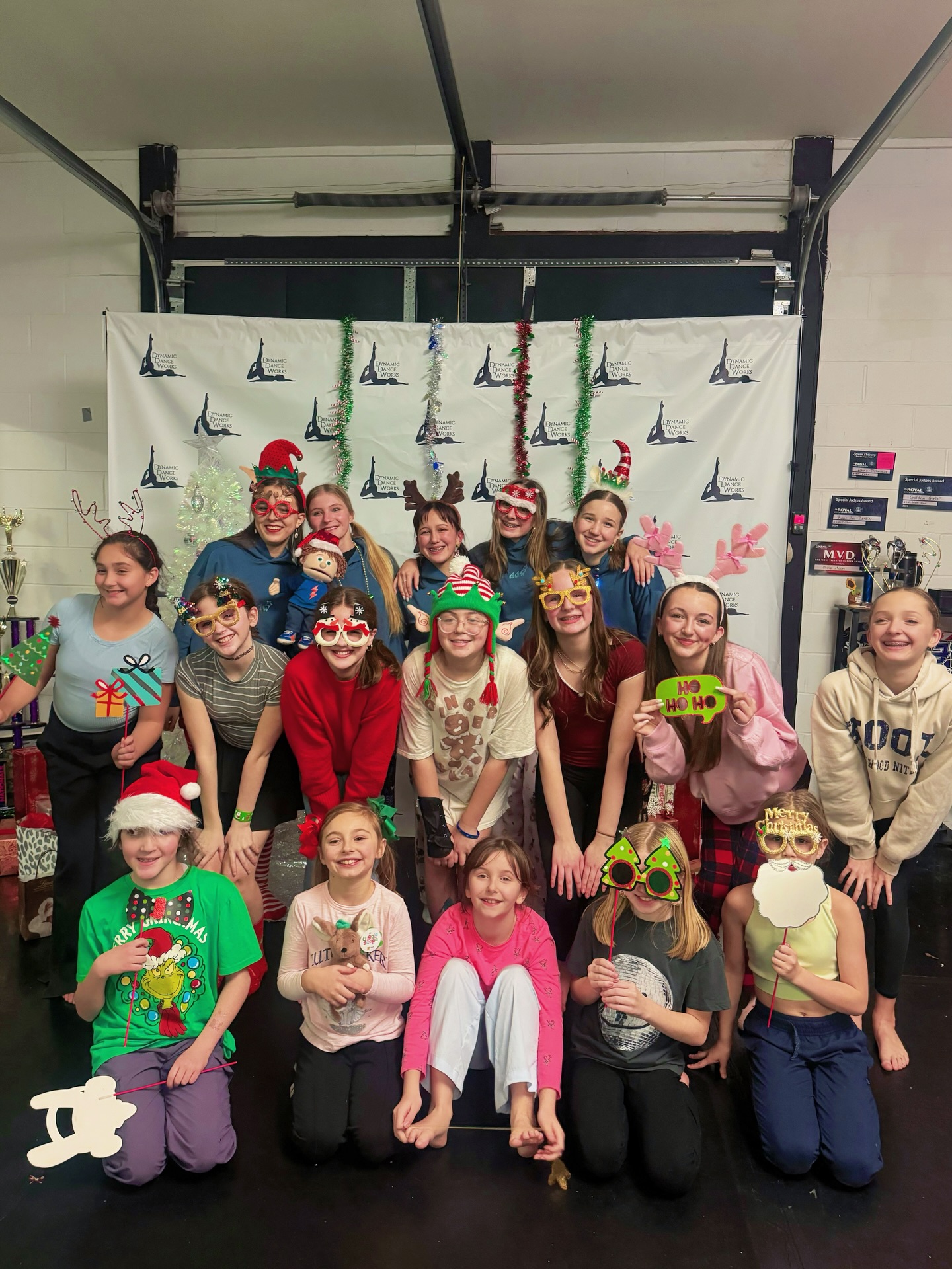 from our fam to yours, we hope u had the merriest of xmases 💚☃️