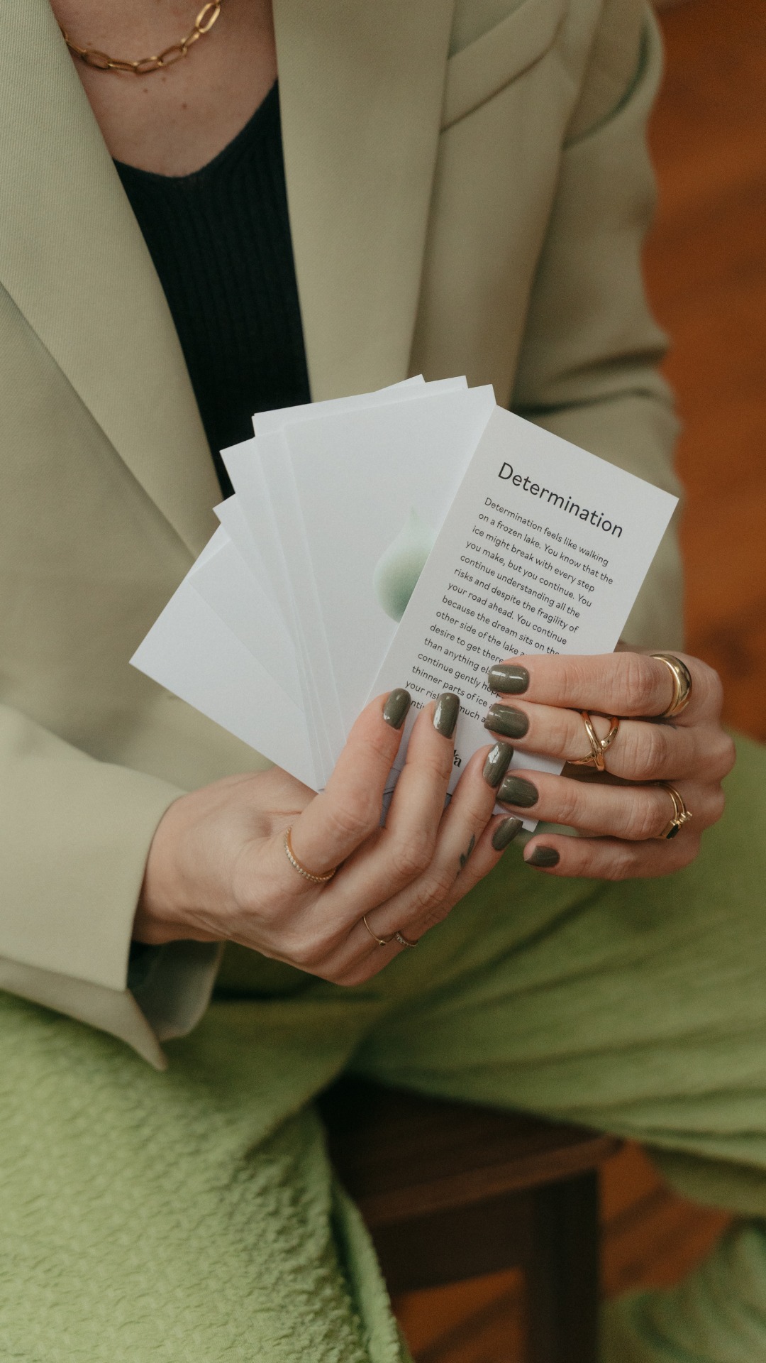 Wij zijn GEEN studio die enkel logo’s kiest, kleuren matcht en een schoon lettertype op uw naam plakt.
club content is een brand studio die uw volledige merk regisseert — van de eerste noot tot de laatste spotlight. 💿
We zijn uw backstage crew, uw strategische sparringpartner, uw creatieve sidekick. De mensen die alles samenbrengen zodat uw merk niet alleen mooi oogt, maar ook klopt, draagt en converteert.
In onze club mixen we professionaliteit met een speelse twist, waarbij elke strategie, elke pixel, en elk woord zorgvuldig is uitgekozen om jouw digitale aanwezigheid te versterken. 🔊
We zijn de DJ's van digitale marketing, scratchend op de draaitafels van creativiteit om melodieuze strategieën en knallende content te produceren die jouw doelpubliek doet dansen!
Ben je klaar om de beat van jouw merkverhaal op te drijven en een ware hit te maken in de digitale wereld?
Claim jouw plekje op onze wall of fame waar we jouw merk laten shinen en samen de perfecte performance creëren. Join the club and let's turn up the volume on your digital presence! 🎵