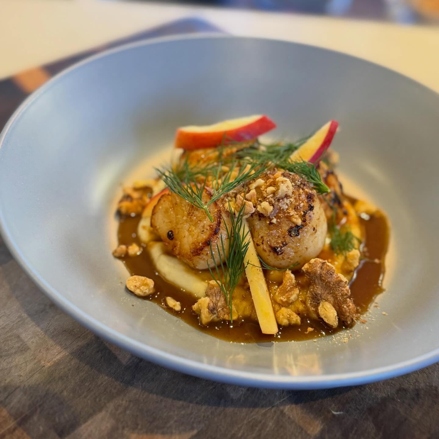 Pan-Seared King Scallops
Celeriac Purée - Apple - Walnut - Sherry Jus
Coming soon 2026.
DM FOR INQUIRIES
☎️ 07939130444
🌎 www.chefchrislaurie.com
✉️ Chefchrislaurie@gmail.com
#Essex #Southendonsea #leighonsea #privatechef #chef #Chelmsford #Colchester #Braintree #tastingmenu #privatedining #Essexfood #Essexprivatechef #privatediningessex #essexbusiness #billericay #romford #Essexfoodie #Essexfood