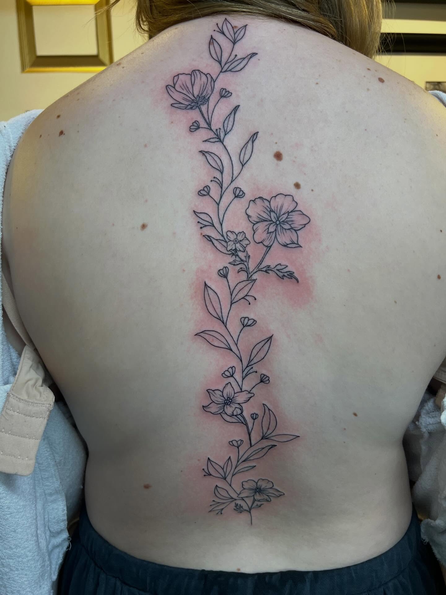 Super cute tattoo from this morning #tattoo #tattoos #flowertattoos #outline #vatattooartist