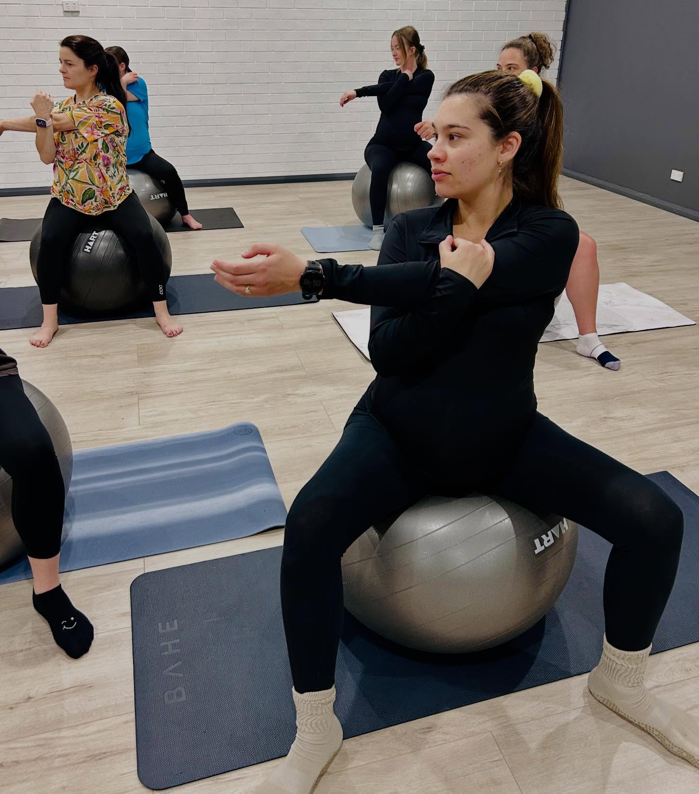 • PhysiBump •
4 spots remaining in the next block of PhysiBump classes beginning Jan 29th! Send a direct message to book or enquire!
• Physio Led
• Pregnancy safe
• Thursdays 6-6:45pm
• Matwork Pilates based class
• light-moderate intensity
• build upper & lower body strength, improve mobility, manage musculoskeletal pain and prep for your birth