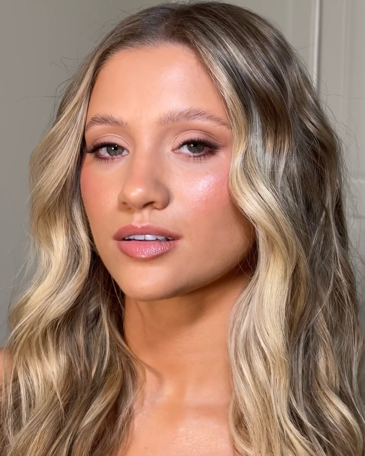 Brides-to-be, one to add to your vision board ✨
So excited for my 2027 diary to open on 2nd Jan, and spots are reserved for waitlist brides first. Don’t miss out!
Soft, glowy makeup for modern brides who want to feel radiant and elevated on their wedding day - while still feeling like you.
Based in London & Hertfordshire | Destination weddings available 🤍
💌 DM me ‘2027’ to secure your spot on the waitlist! (you’ll also get the chance to book me at my 2026 rates)
*2026 dates now very limited*
#londonmakeupartist #bridalmakeupinspo #glowymakeup #hertfordshiremakeupartist
London bridal makeup artist
Glowy bridal makeup inspo