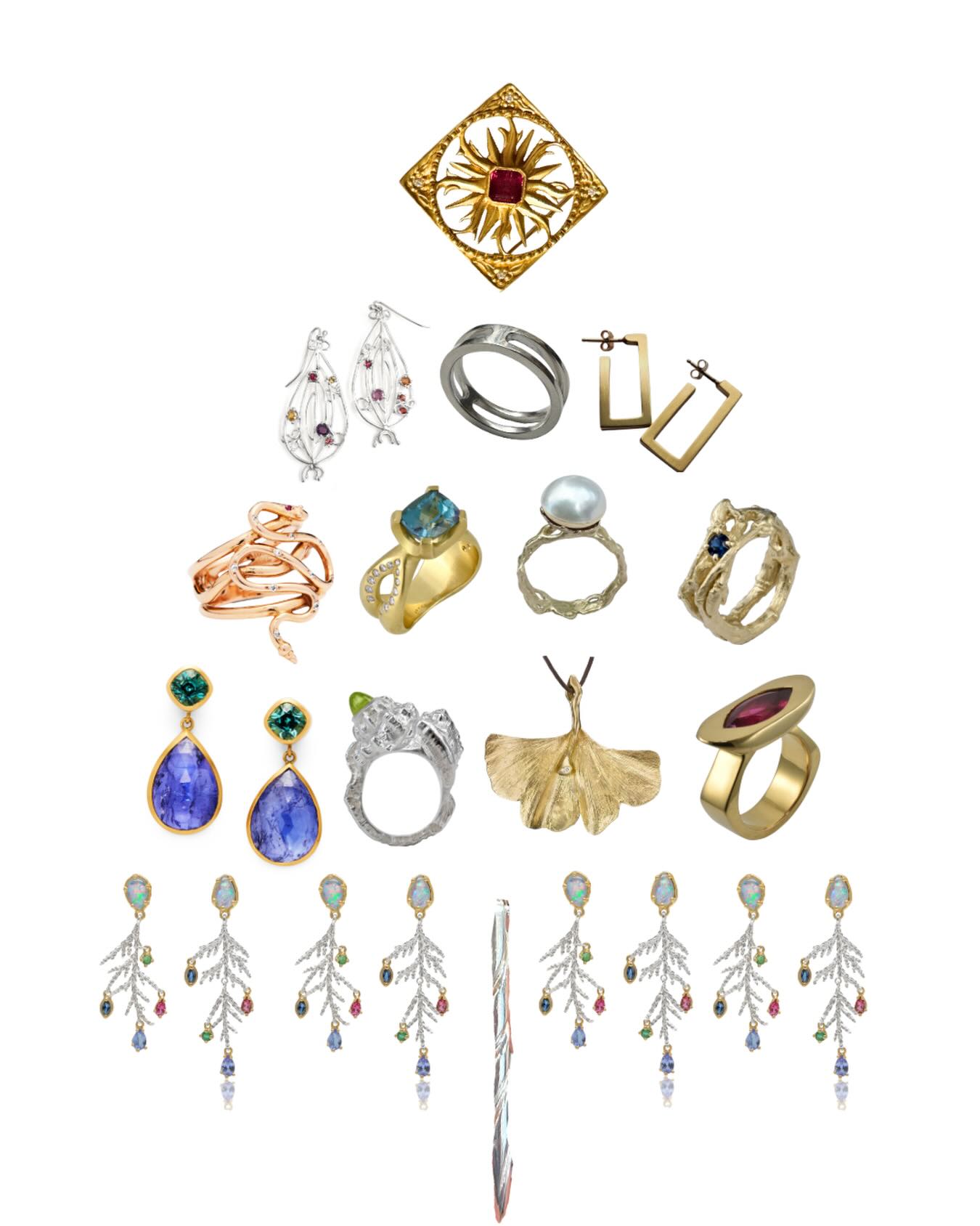 Wishing you a bright Holiday Season and Happy New Year!
✨
As we embark on a new year, we want to thank you for your support throughout 2025. Here’s s to 2026 with new and exciting events, jewels and collections, and more designer news.
.
.
.
.
.
#space85jewelry #newyorkdesigner #madeinnewyork #jewelryjoy #handcraftedjewelry
