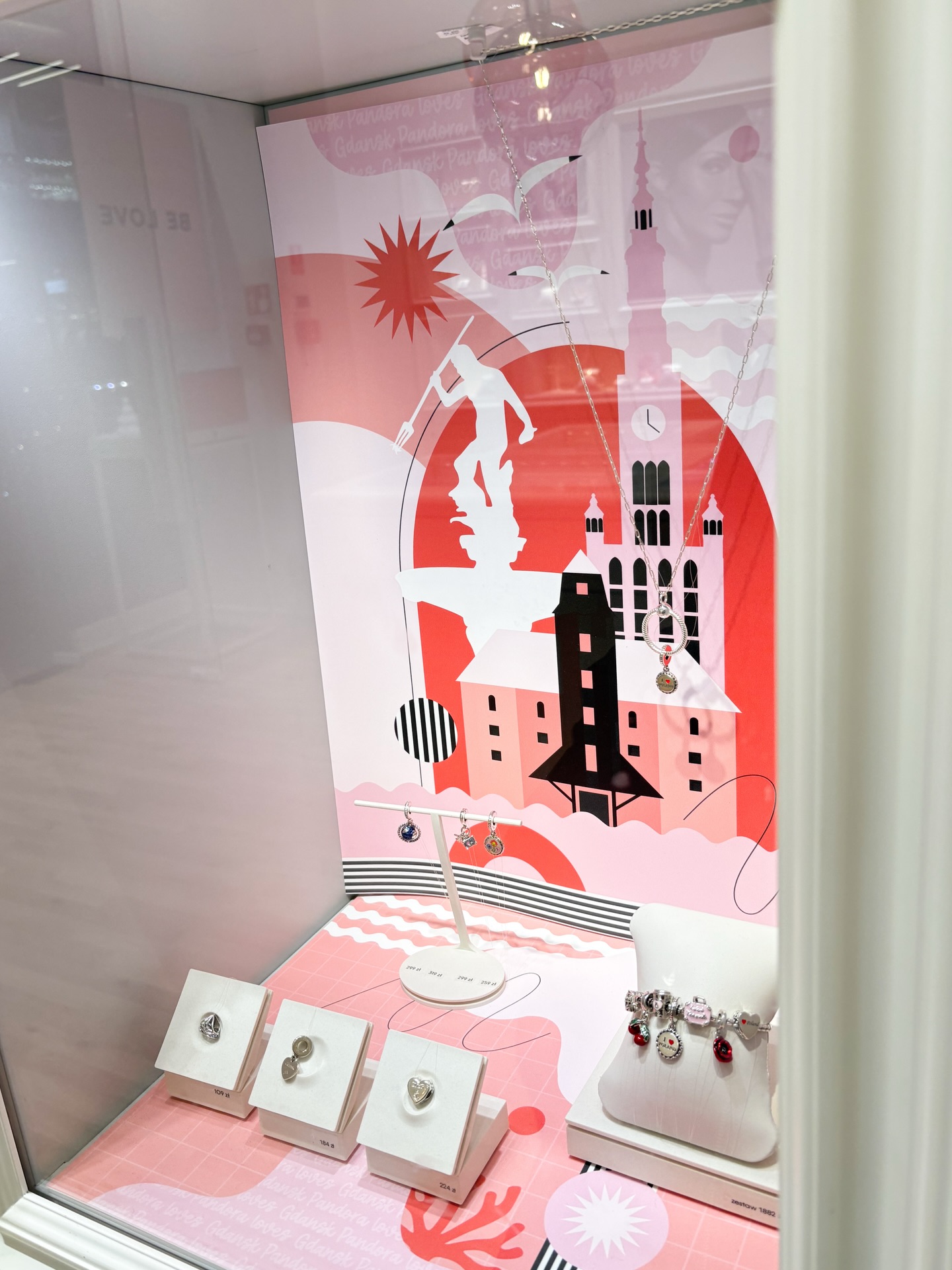 〰️
Many locations, many cities across Europe… but today, here at Forum Gdańsk 💫
Thank you @theofficialpandora for many months of amazing work and unforgettable moments 💓
#theofficialpandora #pandora #gdańsk #forumgdańsk