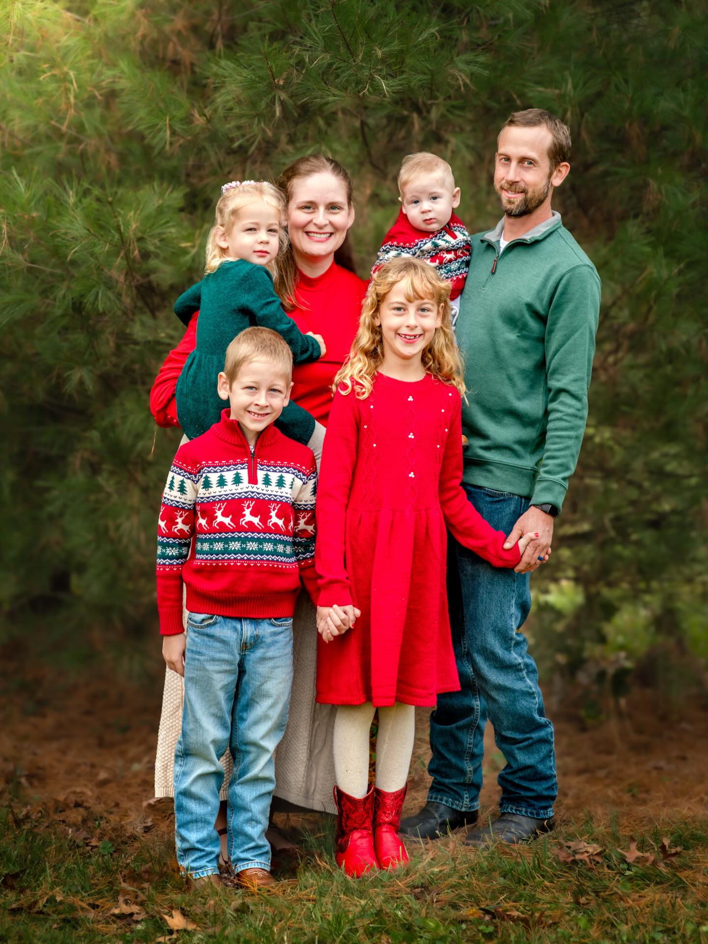Merry Christmas! Wishing you and yours a joyful and blessed holiday season!
“It is Christmas every time you let God love others through you.”
- Mother Teresa of Calcutta
“It’s not what’s under the Christmas tree that matters, it’s who’s around it”
- Charlie Brown
📸: @anichole_photography
#merrychristmas #family #familyfarm #christmaswishes #christmascard
