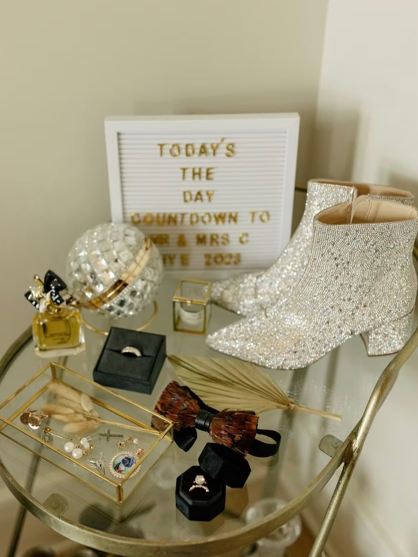 We're back from our holiday travels and gearing up for an incredible week - kicking off with two epic weddings! Throwing it back to 2023 and reminiscing about that unforgettable NYE wedding we planned. 🖤
Photographer: @monicajeanphotography
Venues: @coastal_heritage_society Railroad museum & @perrylanehotel
Florist: @savannahflorist
Rentals: @mccoyseventprofessionals @alphalitsavannah @popsquadballoons @advanced_av
DJ: @wills_myth
Planners: US
#savannahwedding #savannahweddingplanner #georgiawedding #georgiaweddingplanner #georgiabride #georgiaweddingvenue #lowcountrywedding #nyewedding #weddingplanner #weddinginspo #weddingdesign #weddingsofinstagram