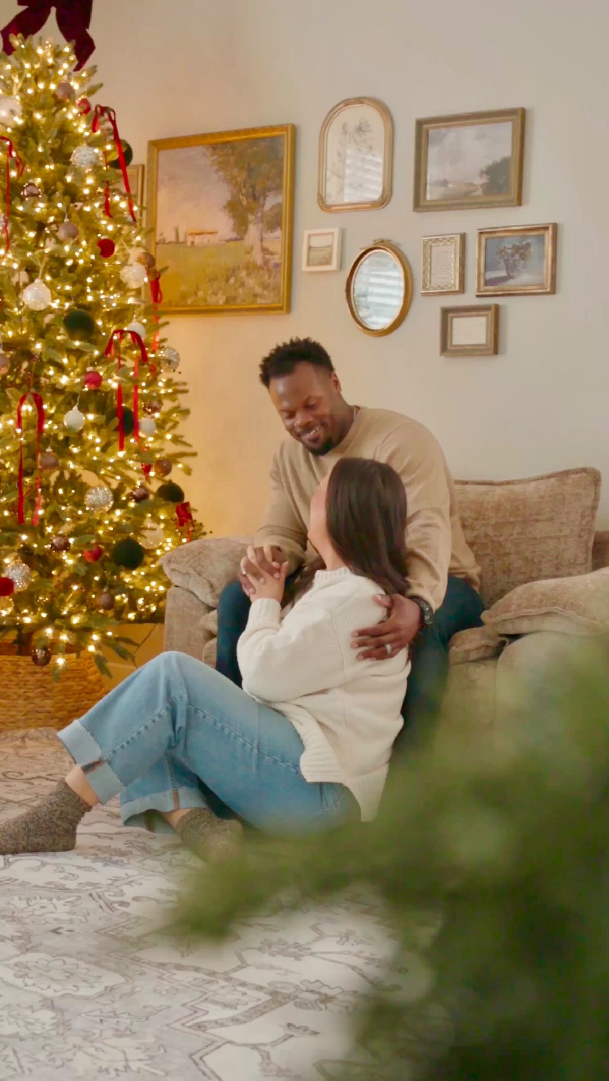 You’re all that I need 🎄
Forever thankful to @taylorharrisphoto for trusting me to capture these sweet memories during her mini sessions. Her creativity with each concept is truly unmatched. Getting to create alongside her is always so much fun. ✨
#super8 #weddingvideographer #christmasonSuper8
#holidaylove #filmlovestory #birthannouncement #loveonfilm
