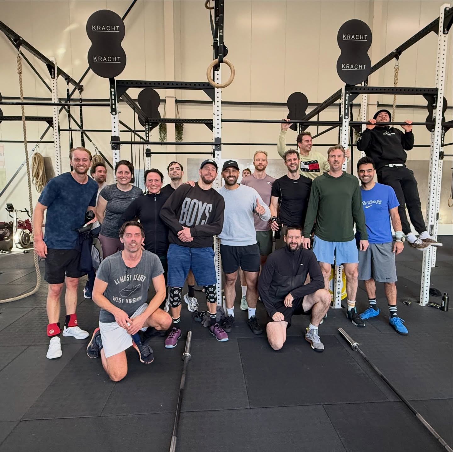 Still buzzing from this one. 🎄
Looking back at our 12 Days of Christmas workout and honestly… what a vibe. So much effort, sweat, laughs and togetherness in each session. Thanks to everyone who showed up and made it one to remember — this is exactly why we love doing this together.
#krachtamsterdam #12daysofchristmas #krachtcommunity #trainhardtogether #amsterdamfitness