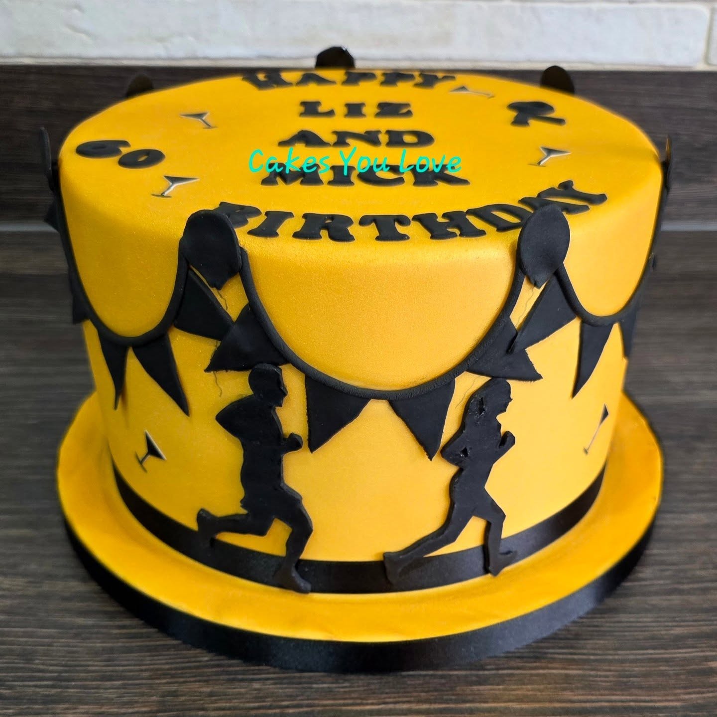 A joint celebration cake to match the party invitations and their shared love of running 🏃♀️