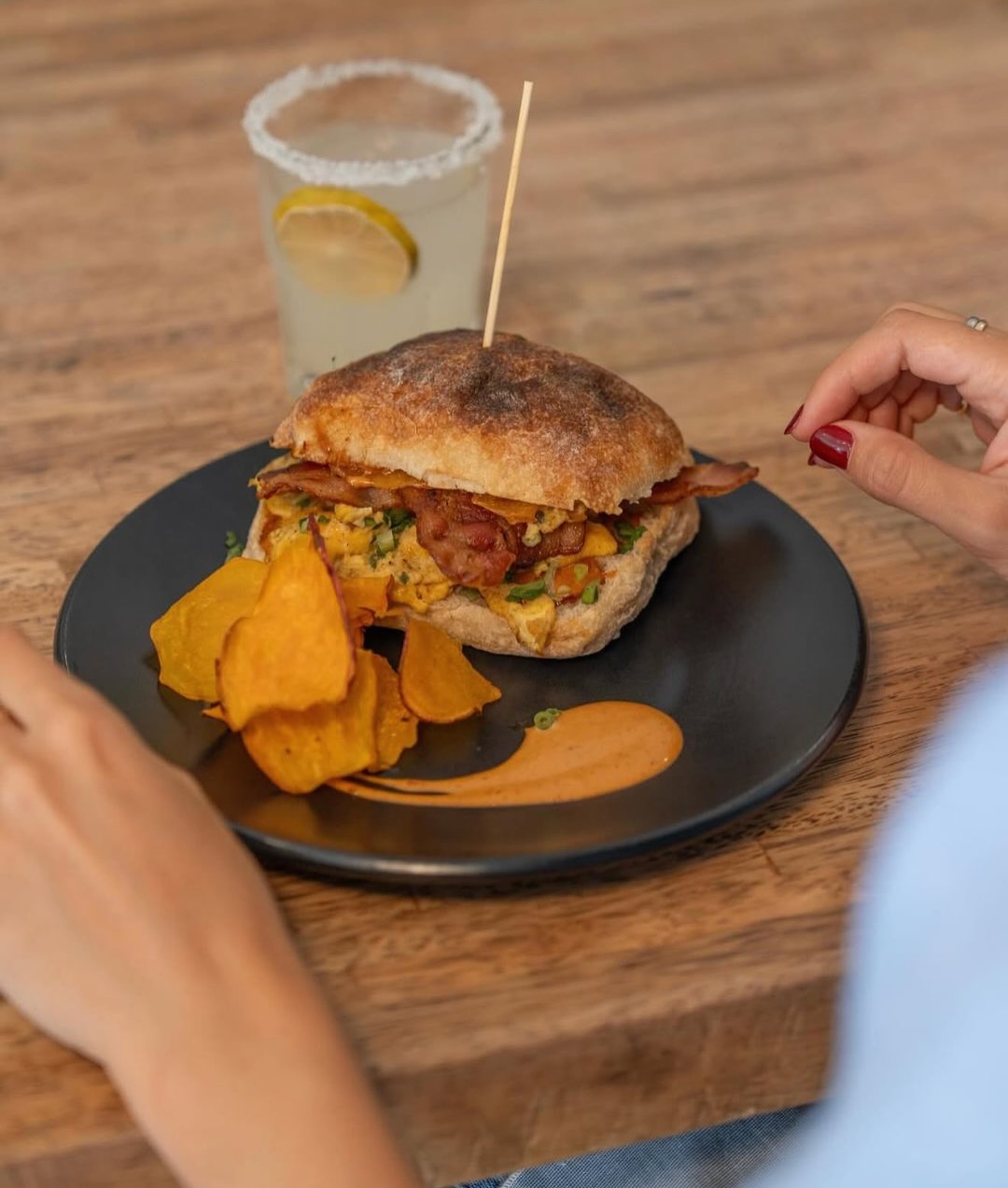 Las mañanas en Punto Sao Paulo tienen un ritmo diferente, y en @lisacafebar saben exactamente cómo acompañarlo. ✨☕
¿Con quién vendrías a disfrutar de un cafecito y un desayuno delicioso? 🍳