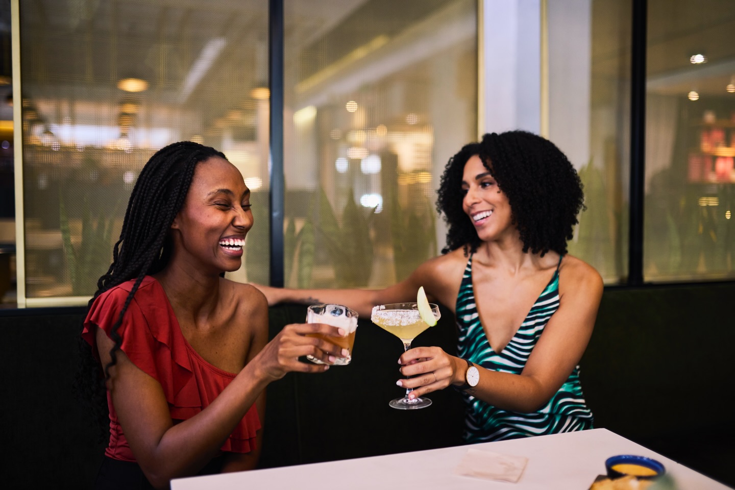 The forecast? 100% chance of cocktails and catch-ups. ☀️🍹
Summer days at Urban Umami are all about the three C’s: Cocktails, Connection, and Craft. Come through and let our experts shake up your new favourite drink while you soak up the best vibes in the city with your best friend.
See you at the bar! 🥂✨
#urbanumami #cheers #summerday #cocktailculture #besties