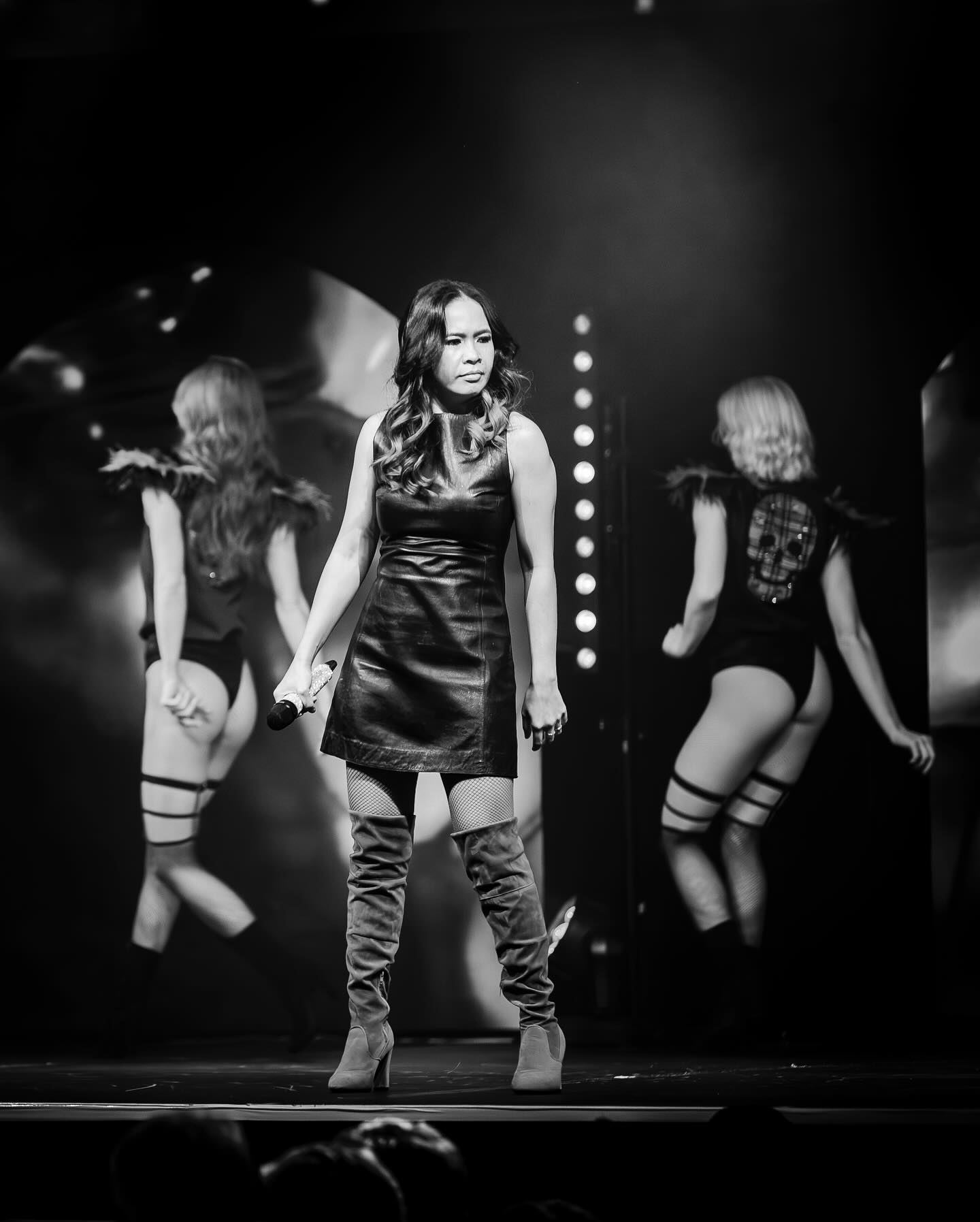 🤍 Ein Atemzug Stille, dann beginnt die Magie.…
💜 Atemberaubend: @pavidemayo und @la_bouche_showgirls
@dinnershowleipzig #leipzig #paviinaction #nightfever