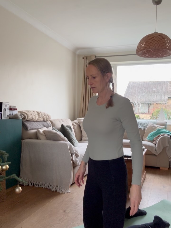 I’m continuing to rehab my body and feeling blessed that I am able to even lift light weights (these are now 3kg) and move my body in the way that I can…progress feels slow but every rep, every movement is a step in the right direction and gaining back my strength and muscle mass💪🏻
I’m currently focusing on doing the following 3 things everyday;
1) get outdoors
2) hit my protein goals
3) do an activity that’s different than the day before!
Today I focussed on a body weight warm up followed by full body lightweights. I’m still not allowed to weight bare on my arm and I still can’t do any core work because of my abdominal surgery but I am focussing on what I CAN do🙏🏻😅🤩
@gymshark @gymsharkwomen
#gymshark66challenge #rehabexercises #horseridingaccident #buildingstrength