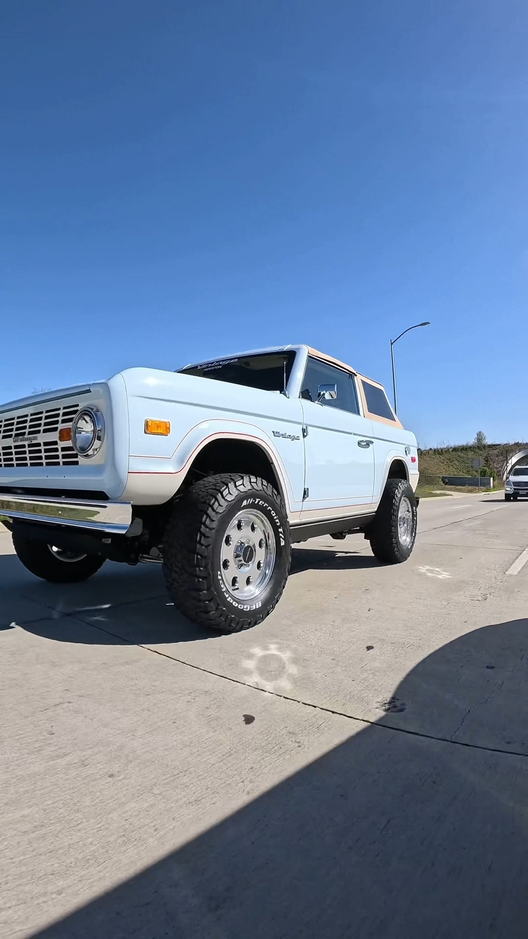 Because the year ahead deserves something special. ๐ฅฐ
Vintage design + modern luxury ๐ฏ this is not a restoration, it's a Modern Classic equipped with safety features including 6 airbags and modern technology so you can have the best of both worlds ๐
DM for ready now units or call 713-715-4211
#VintageDesign #VintageVibes #LuxuryCars