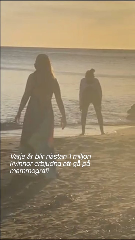 Jag har funderat länge på om jag ska dela det här, kanske för att det blir mer verkligt om jag gör det.
Men om det kan få åtminstone EN kvinna till att gå på sin kallelse till mammografin, då får det vara värt det.
December blev en månad av ovisshet och en orolig väntan på ett besked.
En tid där mina mest skrämmande tankar fyllde alla tomrum och där jag åkte berg- och dalbana i mitt eget känsloregister – från de ljusaste hoppen till de allra mörkaste platserna.
När det jag redan befarade till slut bekräftades av läkaren hade jag redan varit i helvetet och tillbaka.
Och även om detta går att bota, så är nästan alla ord och kommentarer svåra för mig att ta emot just nu.
Så om du vill skriva något, lämna bara ett litet ❤️
.
.
.
.
.
.
.
.
.
#bröstcancer #mammografi #rosabandet @brostcancerforbundet