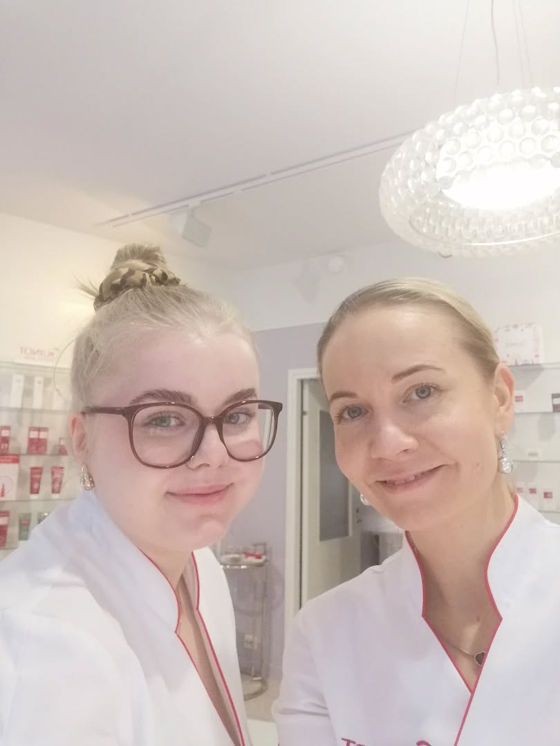 Huomenta, Mari ja Sara palvelevat teitä täällä tänään ja huomenna.
Loppu viikon olemme suljettuna, joten huomioithan tämän, jos sinun tarvitsee tulla ostoksille 😊