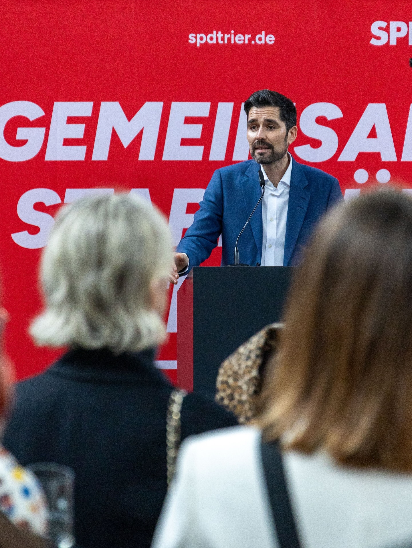 2025. Wahnsinn. Da stand einiges nicht auf meiner Liste.
Mein 2025 in Bildern mit Dir. Danke für so viele schöne Momente, Diskussionen und Entscheidungen - ob in Trier, Rheinland-Pfalz, Berlin oder Kanada. Danke für dein Vertrauen in mich - dies trug mich in 2025 auch ins Amt des Bildungsministers.
Gemeinsam durfte ich mit Dir unser Land im Sinne starker Kinder und guter Zukunft weiter entwickeln. Diese positive Energie nehme ich mit in 2026.
Ob als Vater, Lehrer, Landtagsabgeordneter, Trierer oder Bildungsminister: ich gehe gern weiter mit Dir gemeinsam in die Zukunft.
#recap #2025 #trier #sventeuber #starkekinder