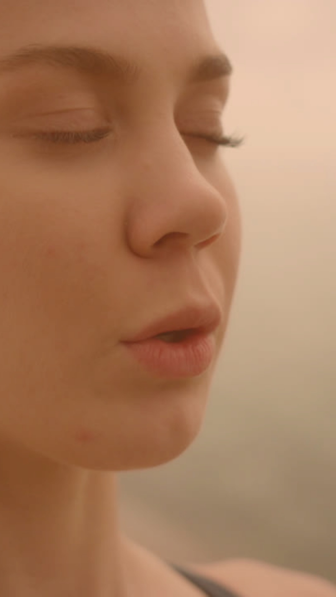 Heute hatte ich, während der Erholphase eines Saunaganges, eine interessante Erkenntnis, der eine nicht minder interessante Beobachtung vorausging.
Darum hier die Einladung an dich, diese Beobachtung selber zu machen.
Schreib in die Kommentare, was du beobachtest/herausgefunden hast.
#atmen #heilung #schamanismus #energiearbeit #imjetztsein #manifestorin #wegbegleitung